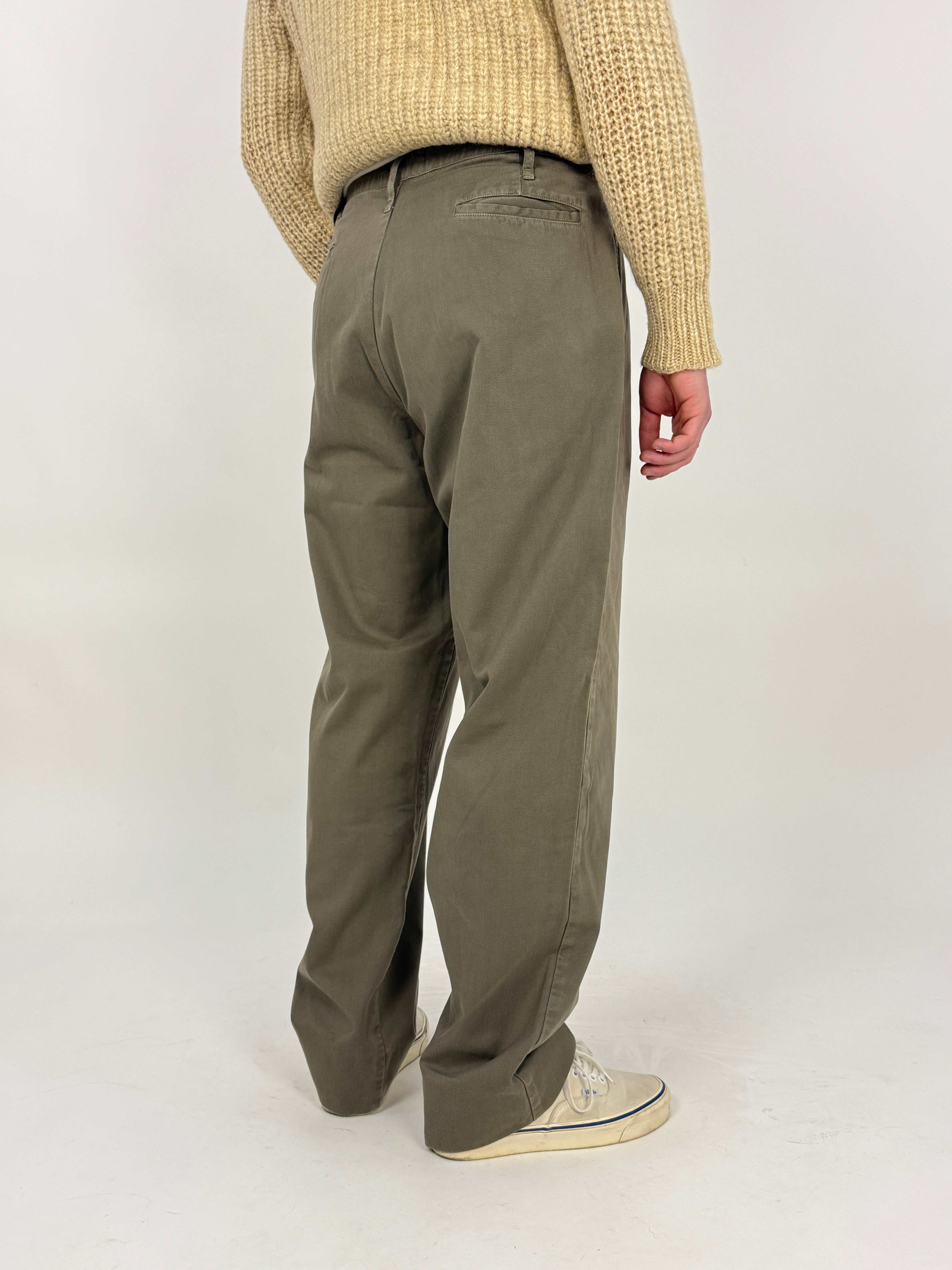 Pantaloni con pence in cotone color kaki
