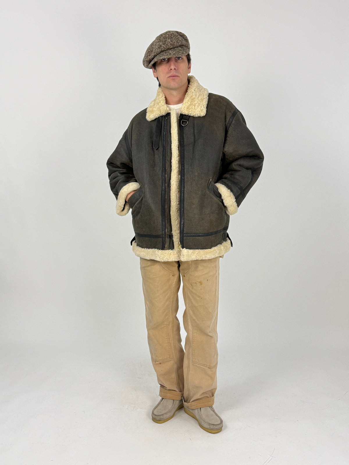 Menichelli B-3 bomber montone nappa ebano patina militare vintage anni 80 - fronte indossato aperto, colletto revers shearling riccio avorio, zip OPTI D-ring bronzo, tasche patta, taglia XL