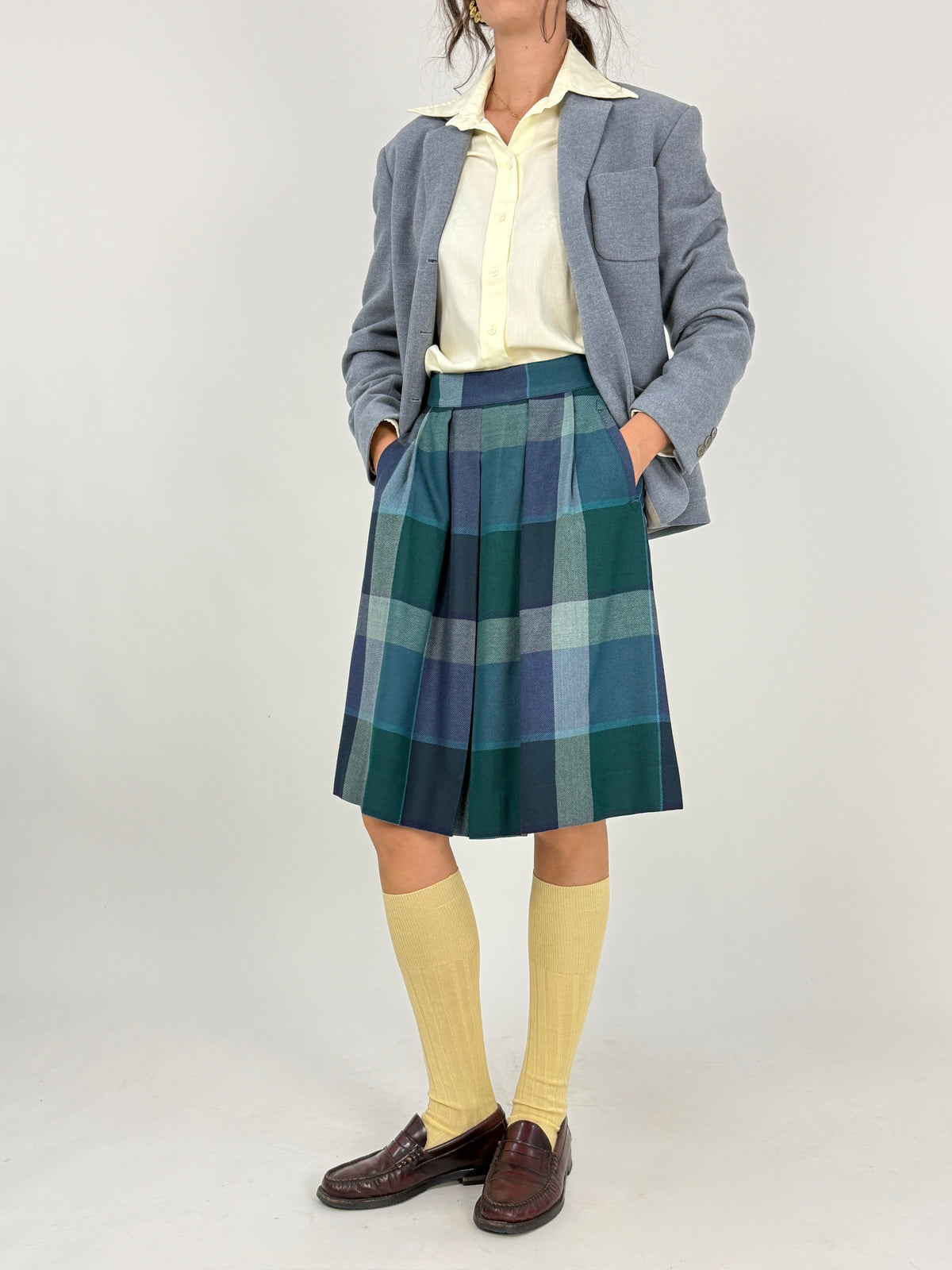 Belfe gonna tartan - retro indossato, piega posteriore centrale, silhouette A-line ampia, tessuto twill lana tartan verde bosco navy azzurro, lunghezza al ginocchio