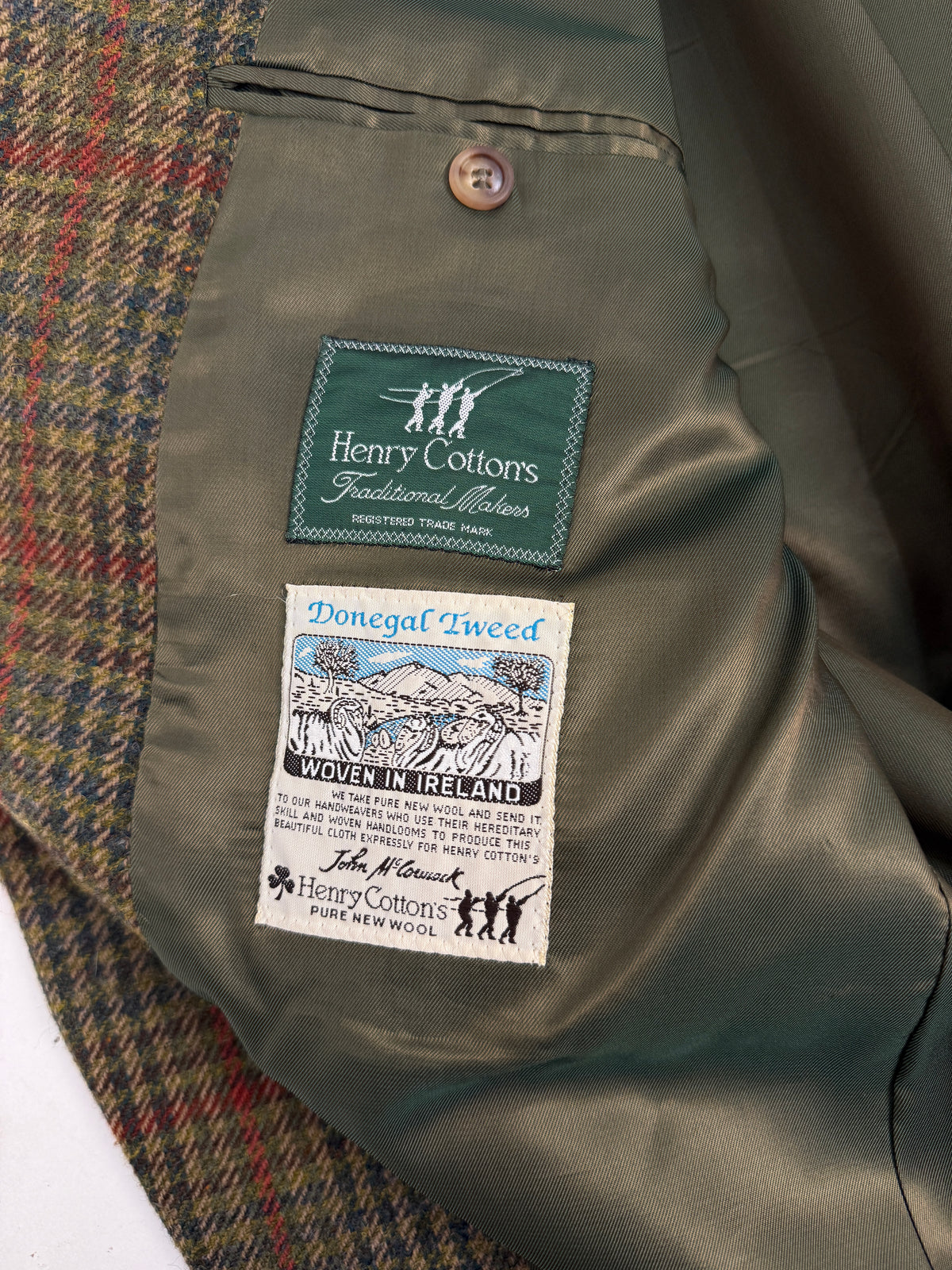 Etichette Henry Cotton’s e Donegal Tweed tessuto in Irlanda