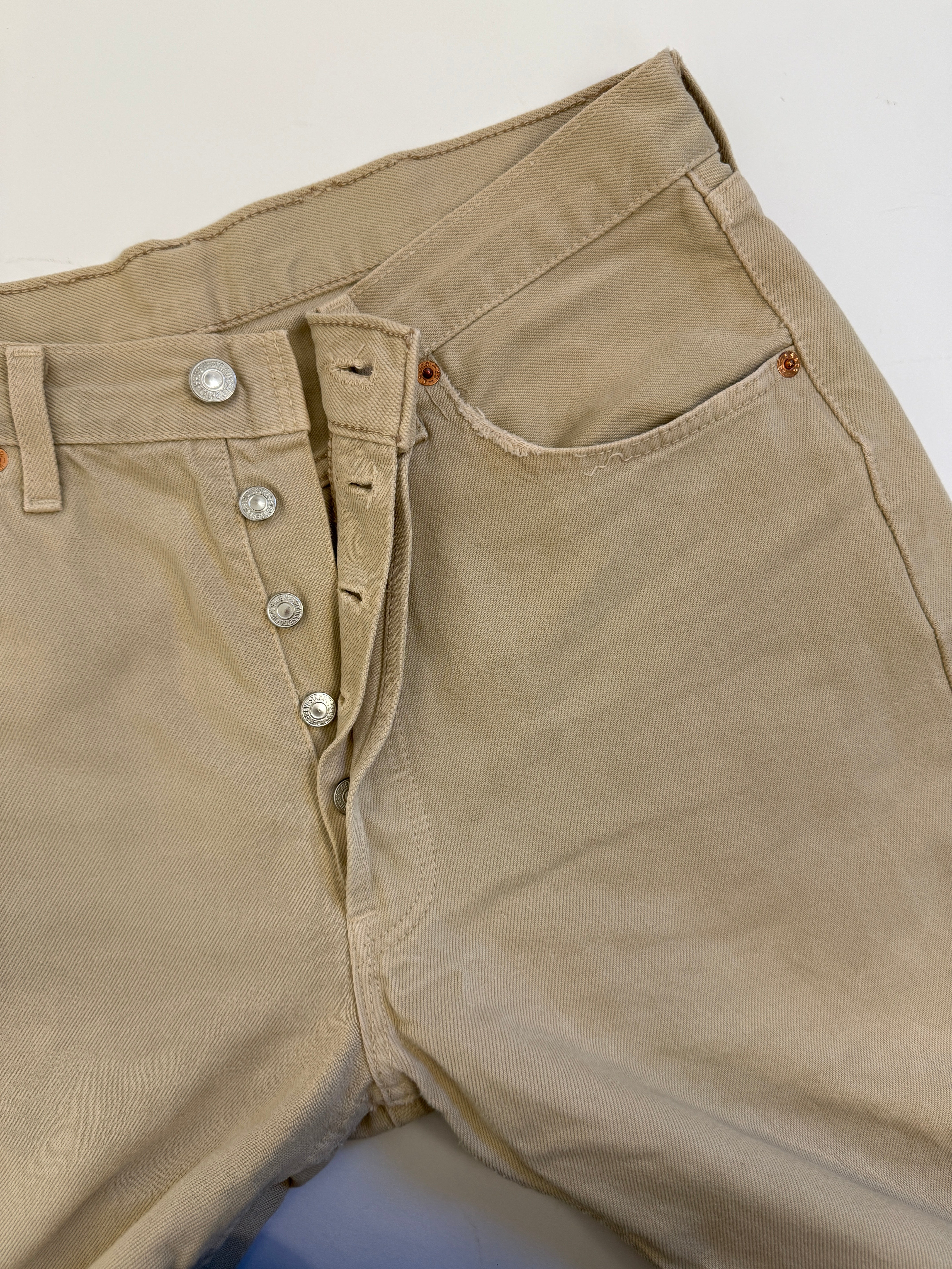 Jeans Levi's 501 W33 L36 beige vintage - Fangovintage