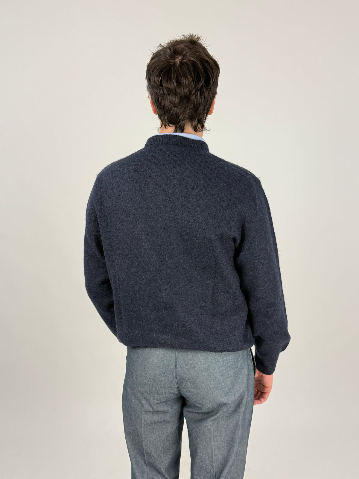 Maglione Valentino Studio vintage blu indossato, vista posteriore