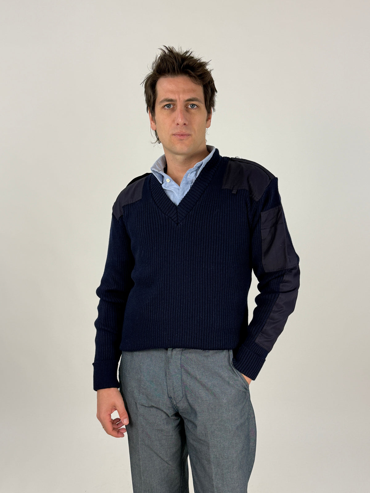 Maglione Carabinieri vintage blu taglia M, vista frontale indossato