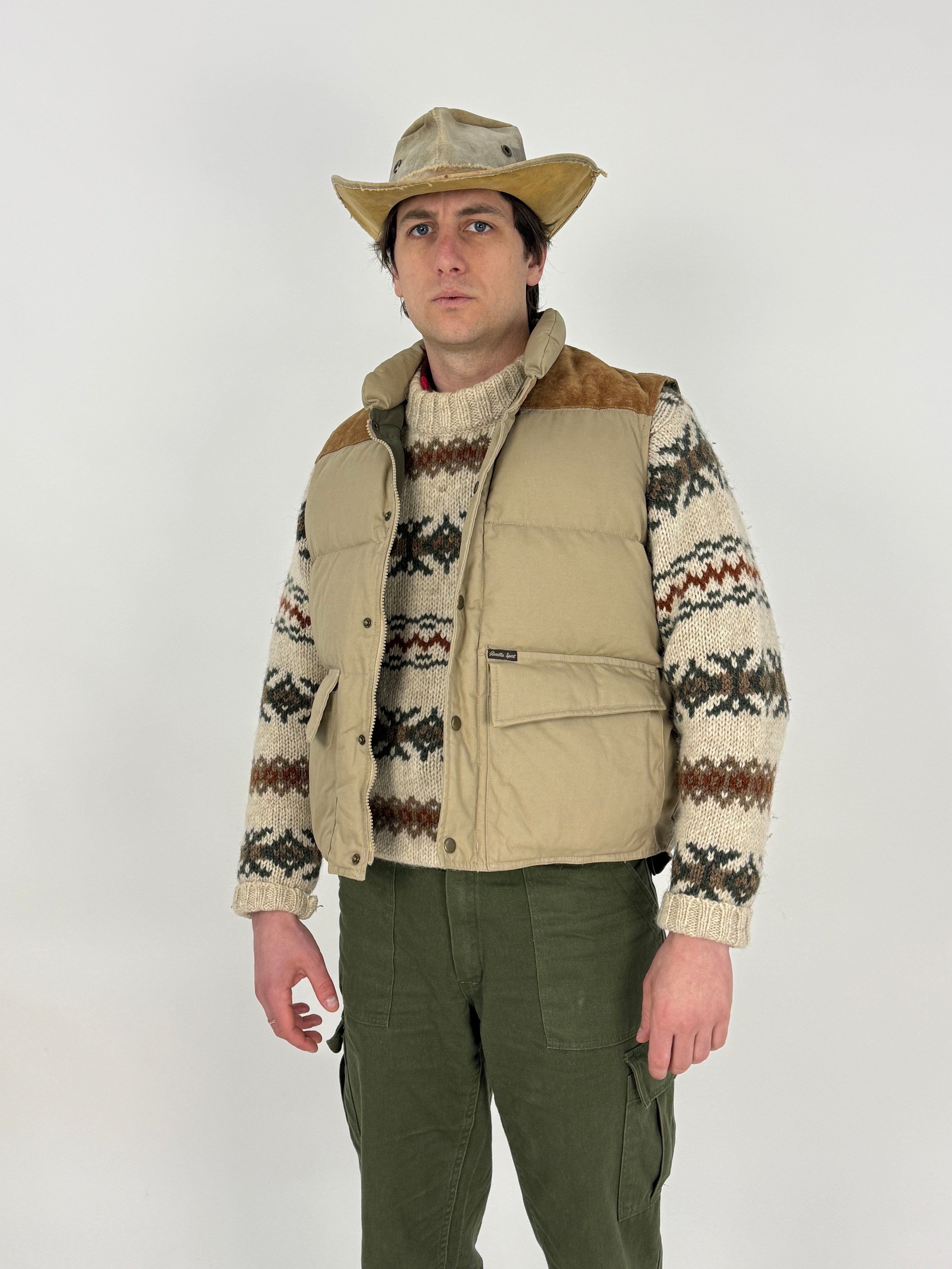 gilet smanicato beretta beige con inserti in camoscio marrone sulle spalle