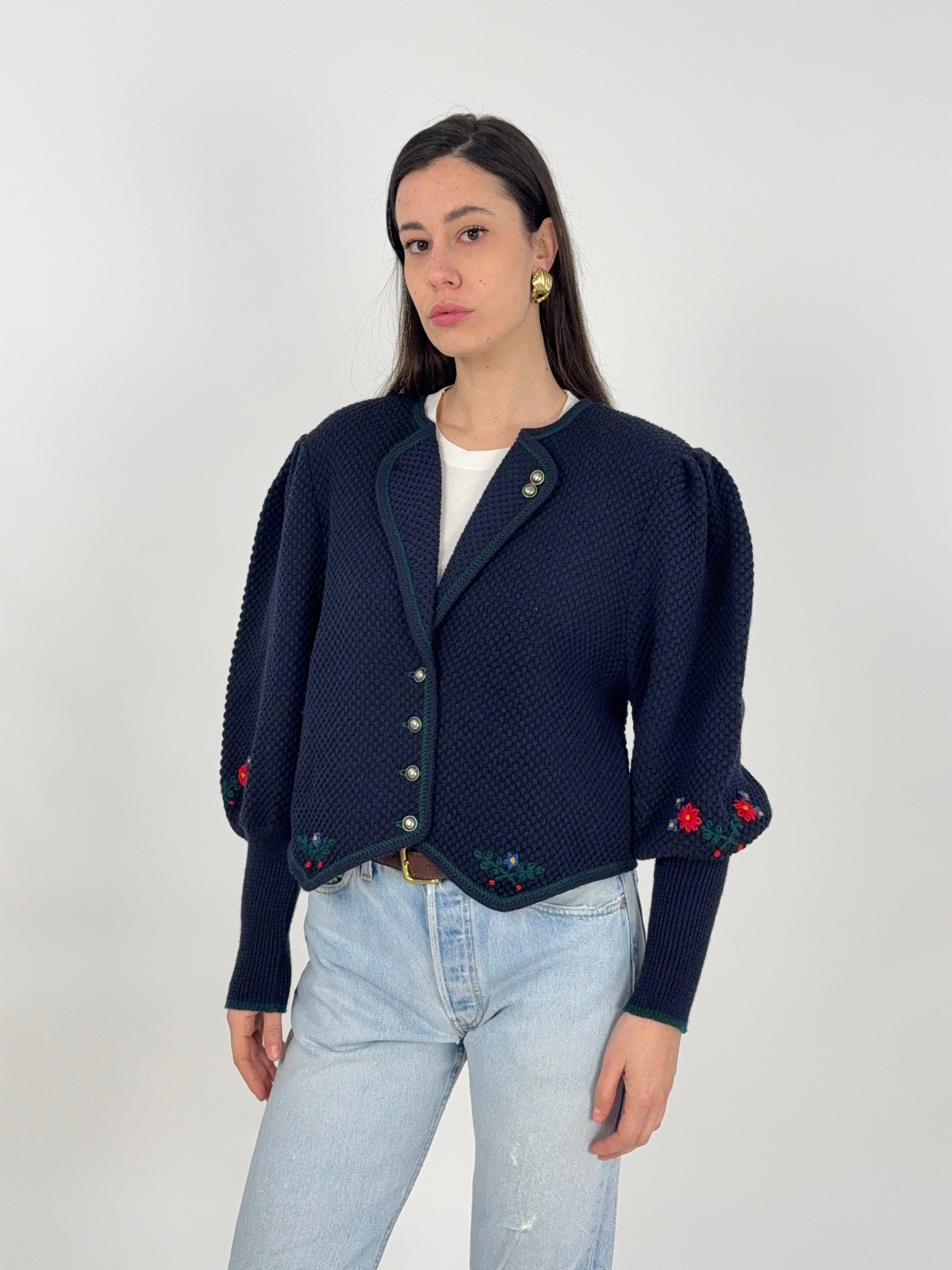 cardigan austriaco in pura lana blu con ricami blu e manica a palloncino