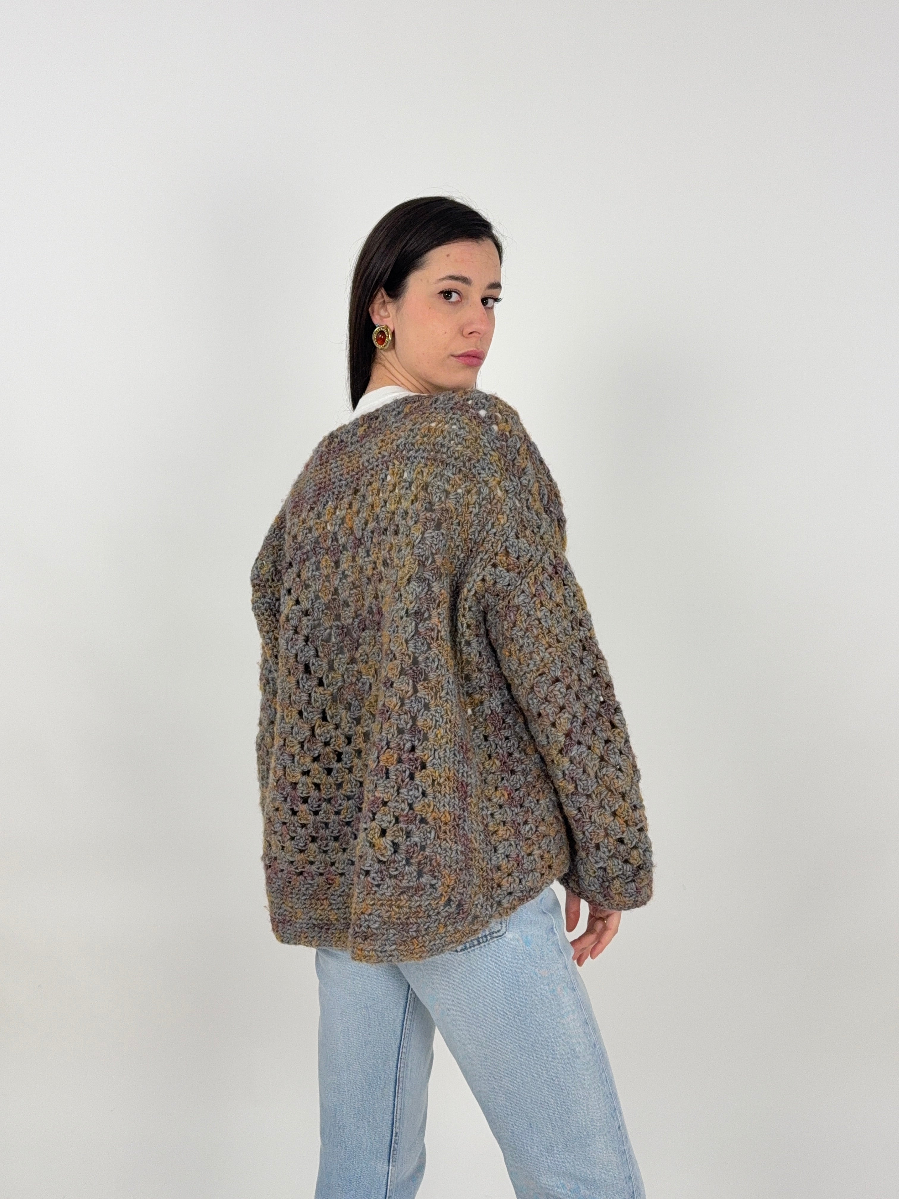 Cardigan fatto a maglia traforato in lana grossa