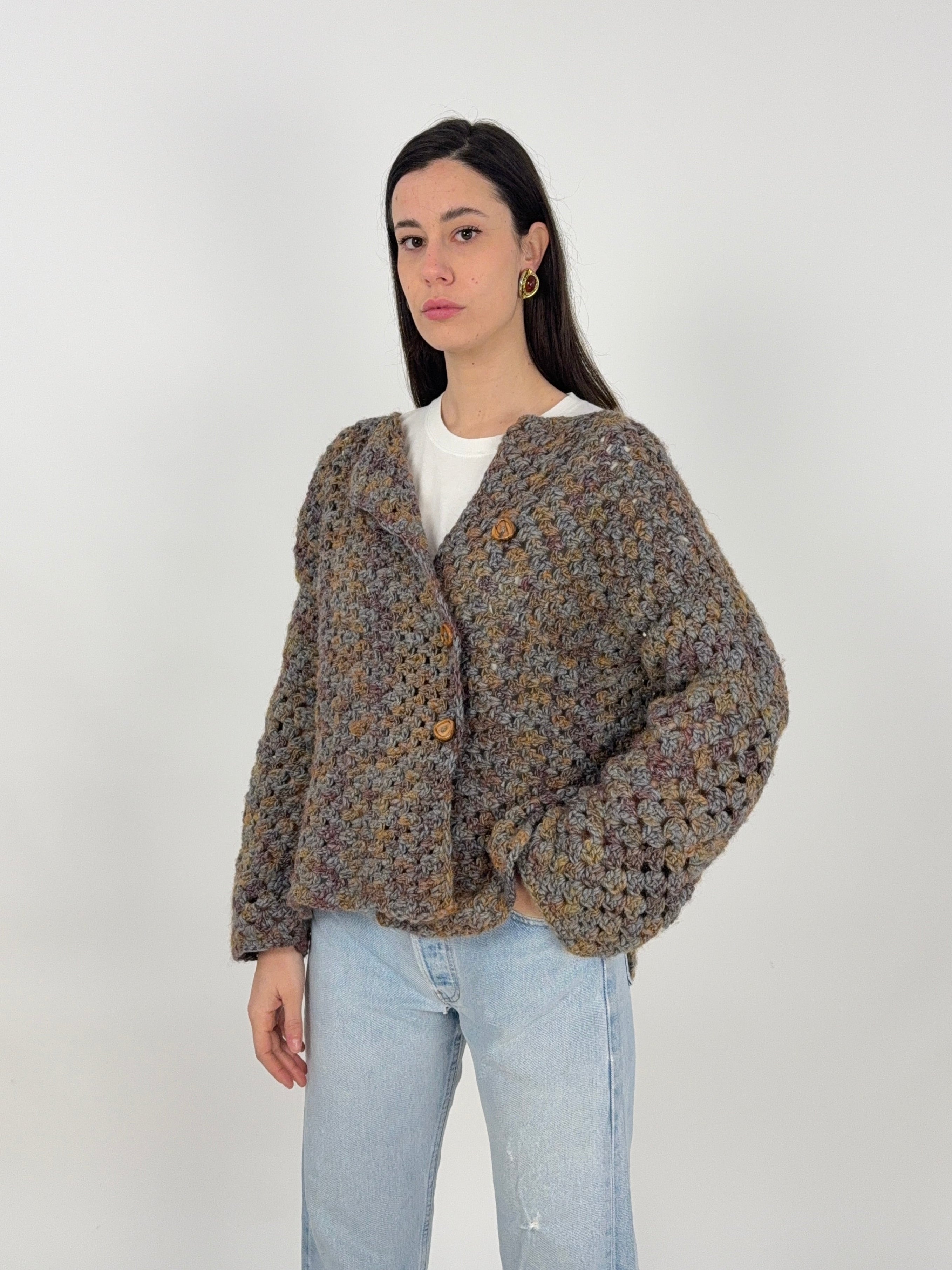 Cardigan fatto a maglia traforato in lana grossa