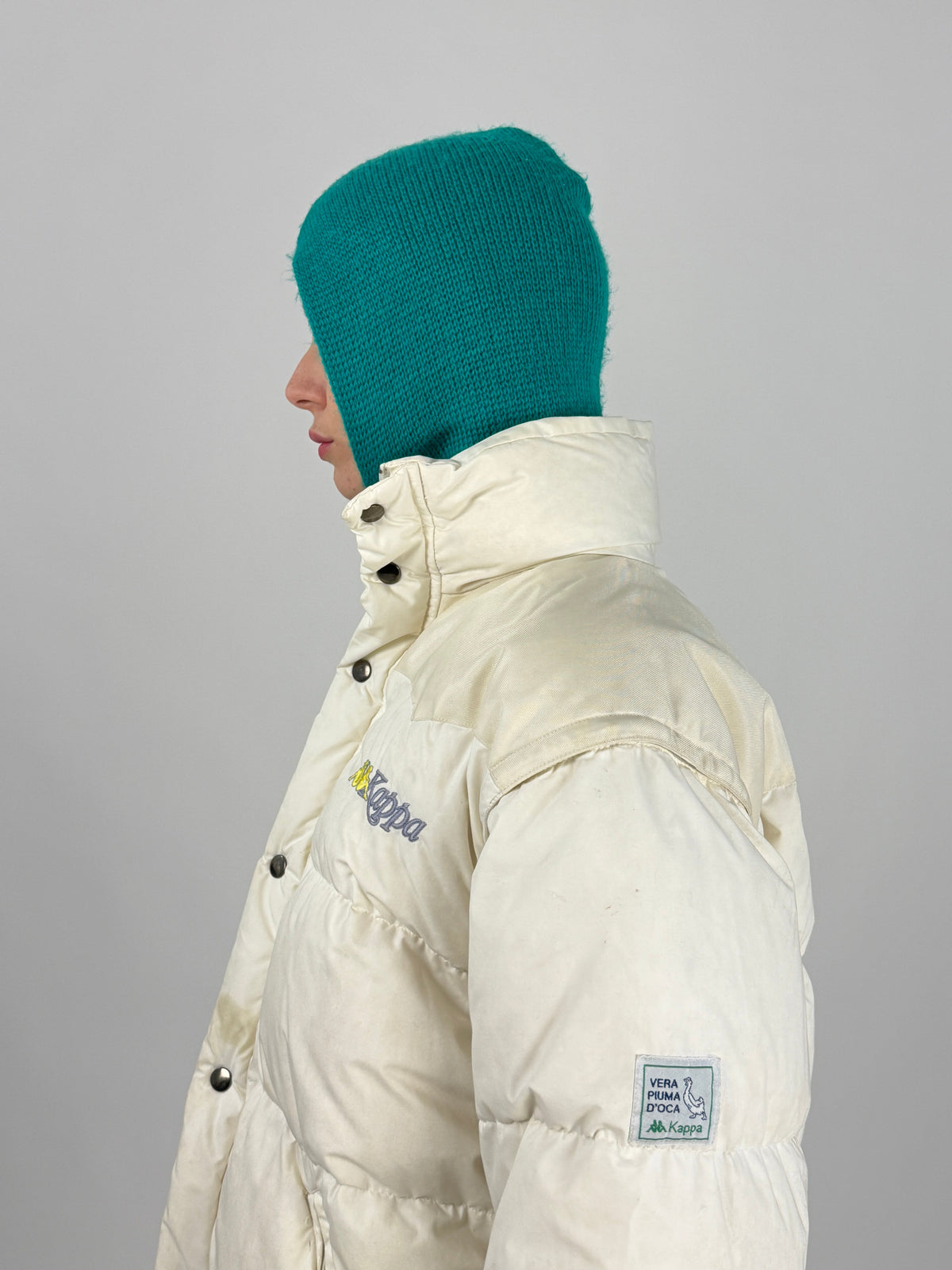 Balaclava verde turchese Conte of Florence indossato di profilo