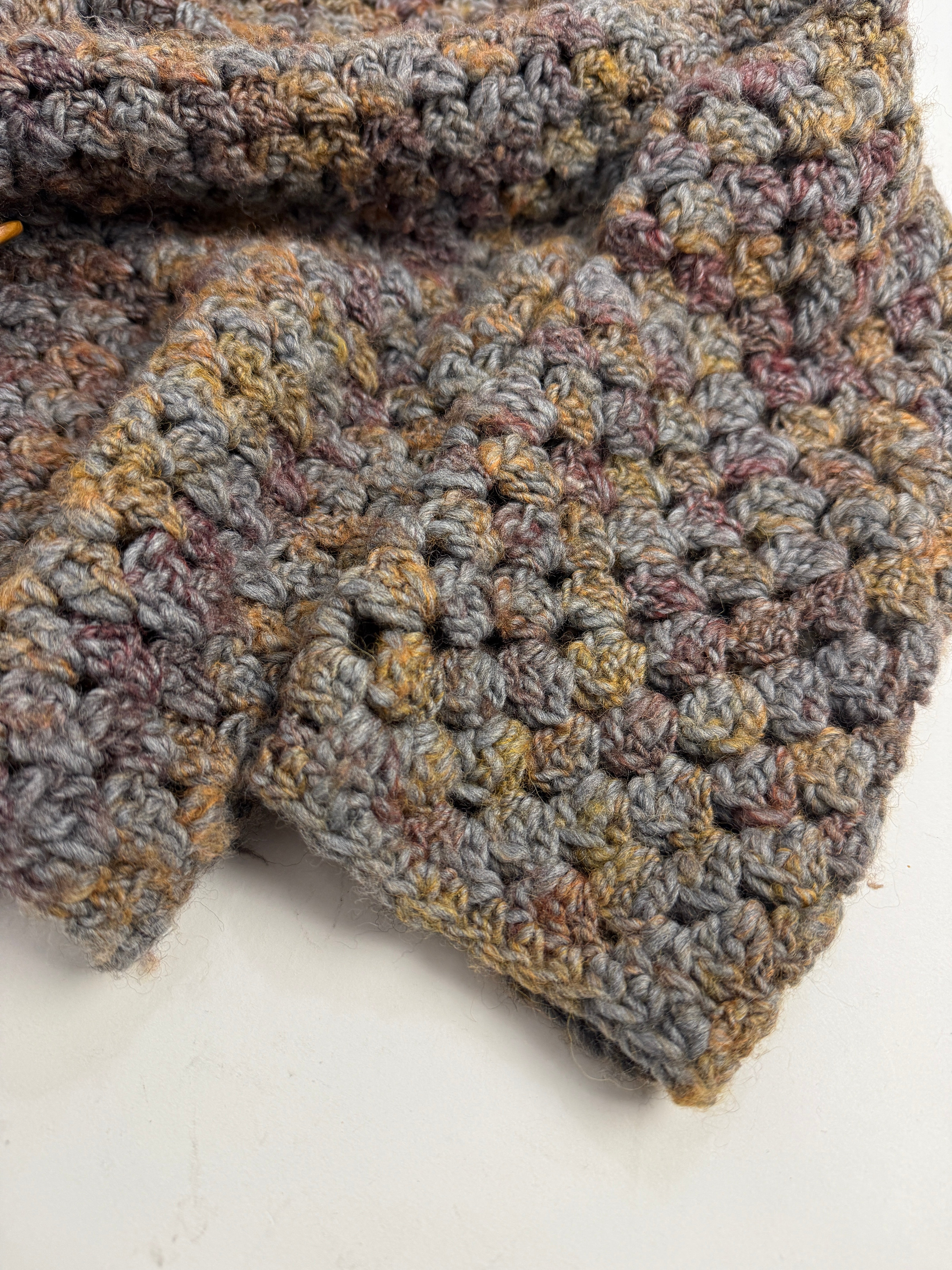 Cardigan fatto a maglia traforato in lana grossa