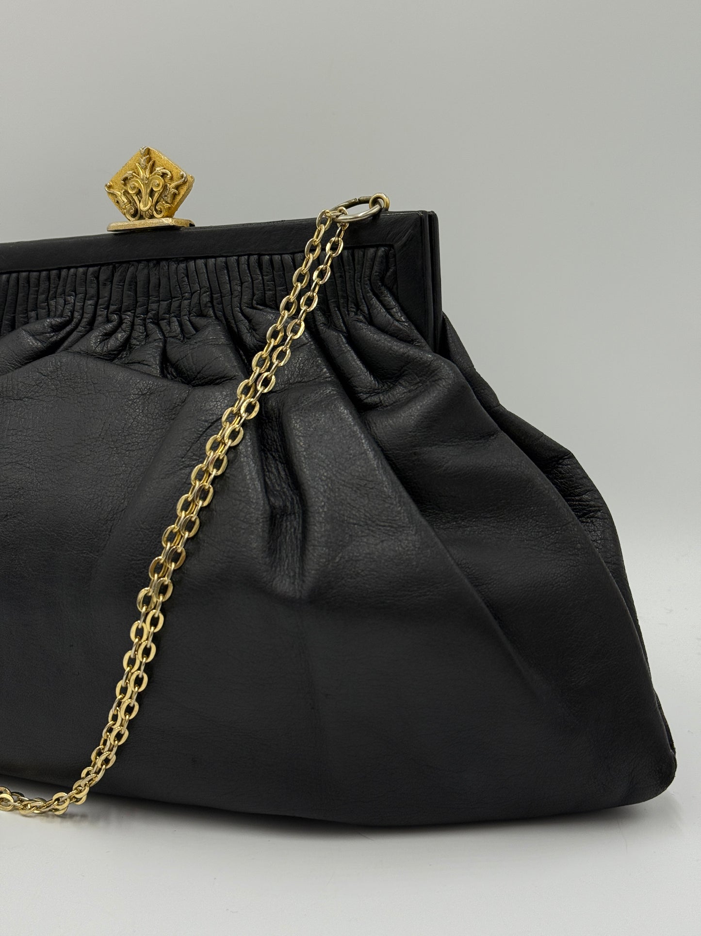 Borsa anni ’70 in pelle con chiusura gioiello