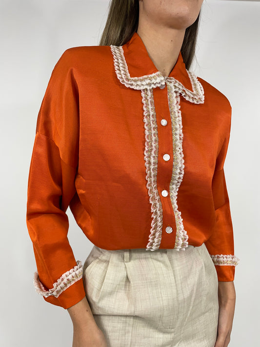 camicia-arancione-con-merletti-vintage