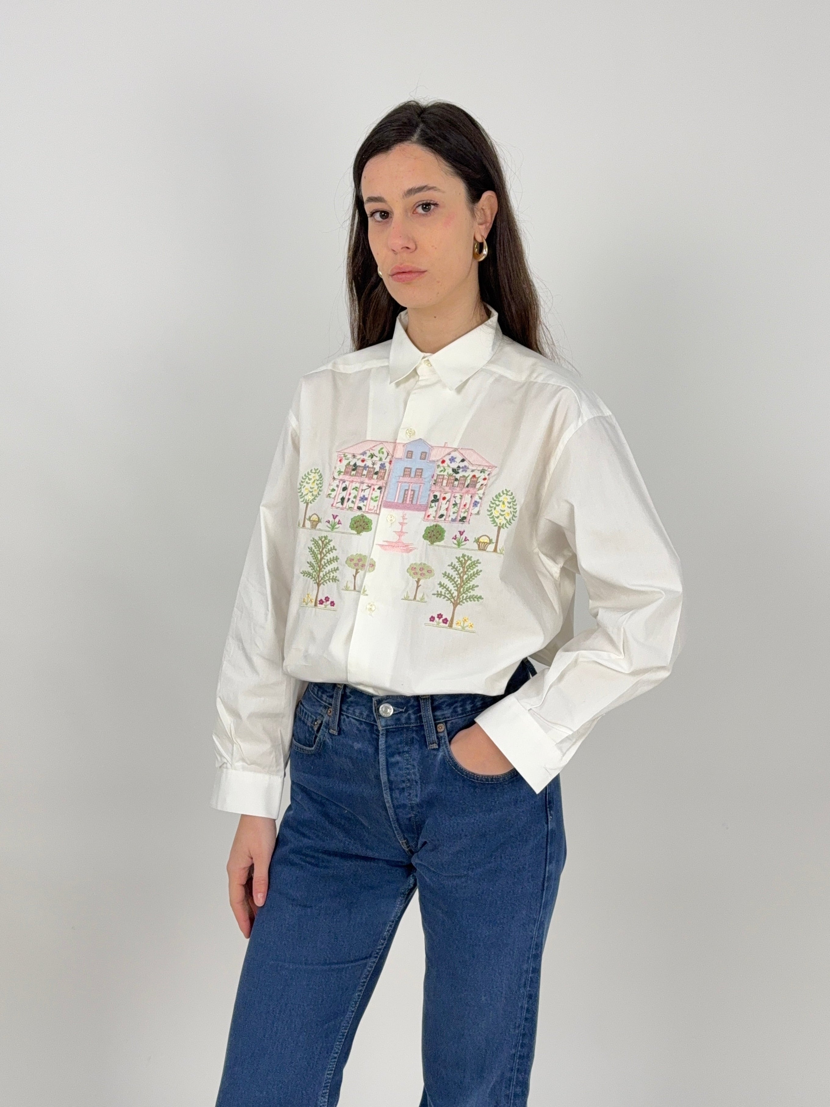 Camicia in cotone bianco con ricami