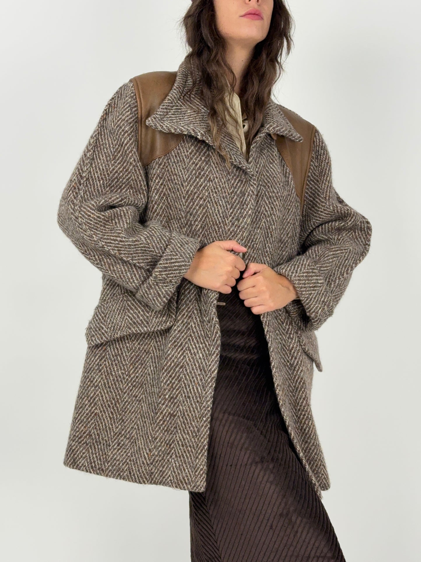 Cappotto vintage in lana spigata con inserti in pelle