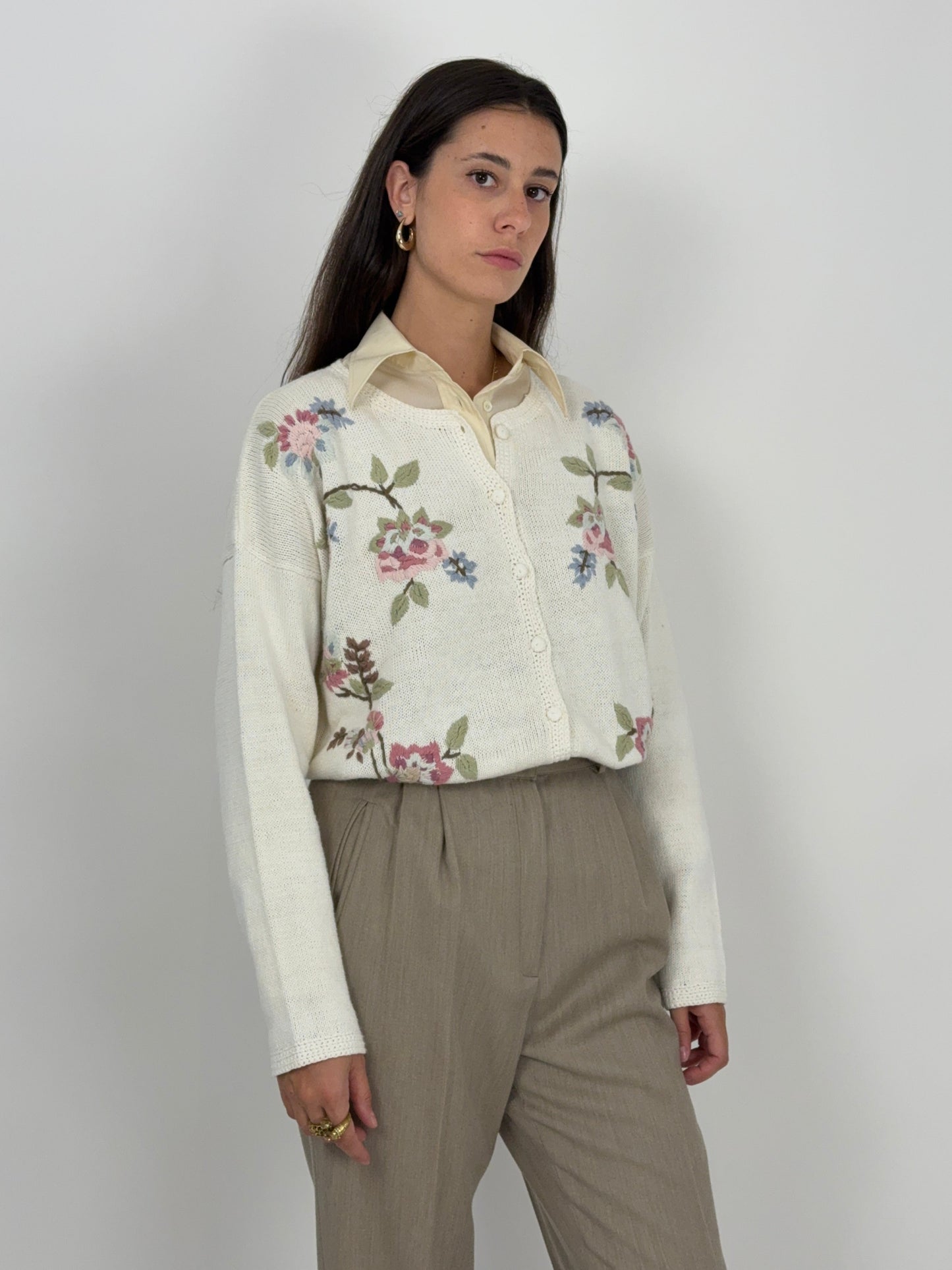 Cardigan con ricami floreali