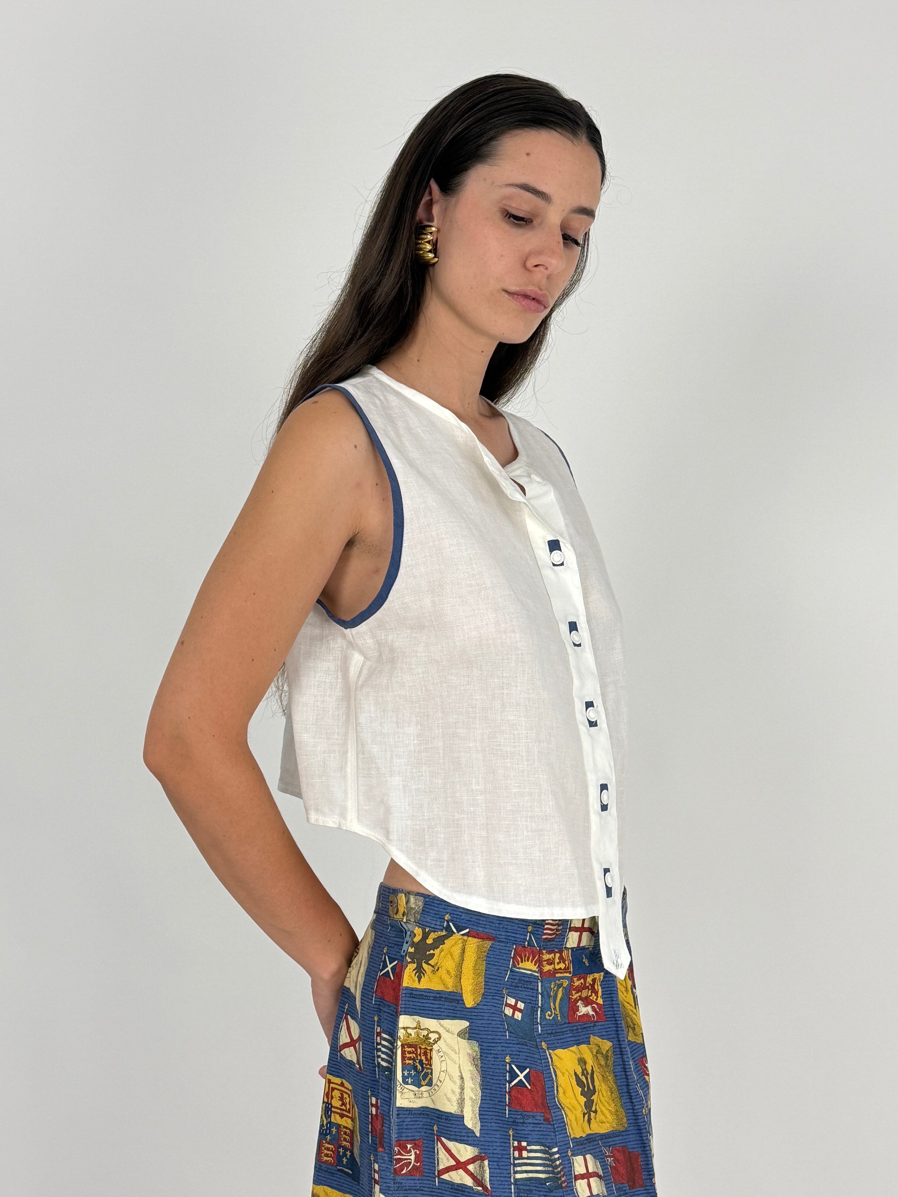 Gilet Giesswein Lino Cotone Bianco - vista laterale indossato