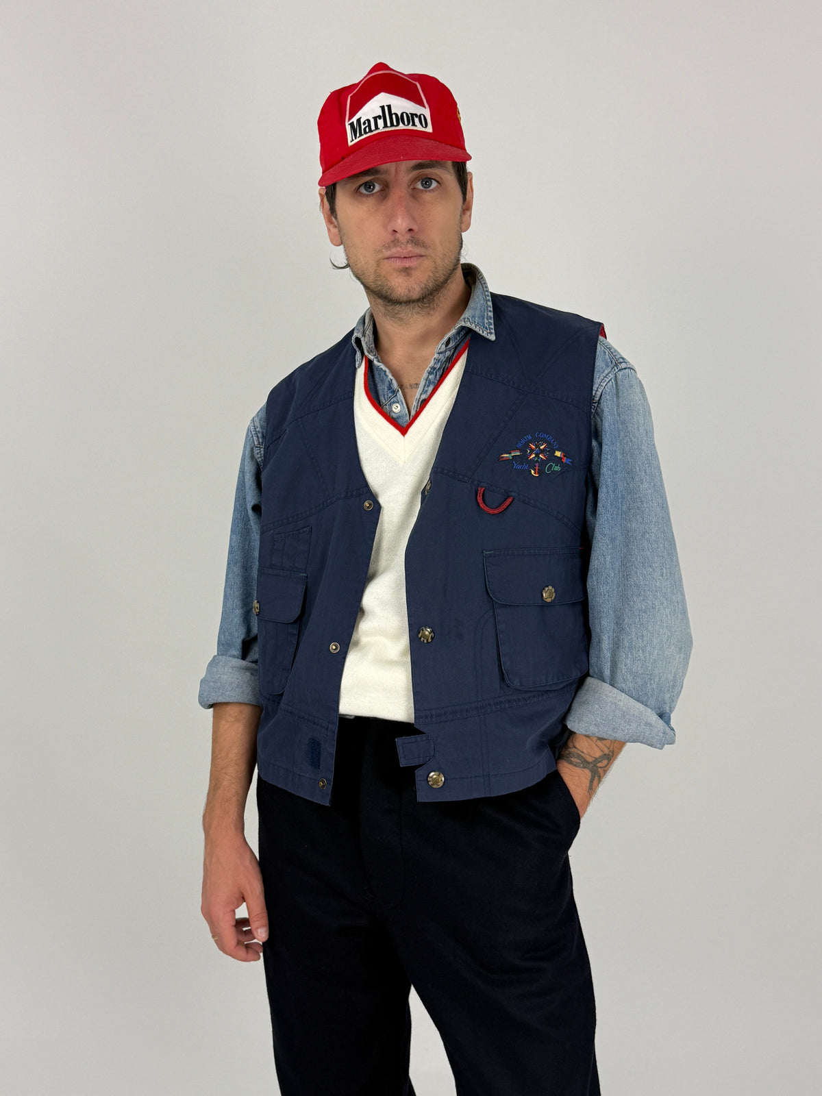 Gilet vintage North Company Yacht Club aperto piano - fodera interna multicolore con ricamo crest rosa dei venti e ancora, 4 tasche utility