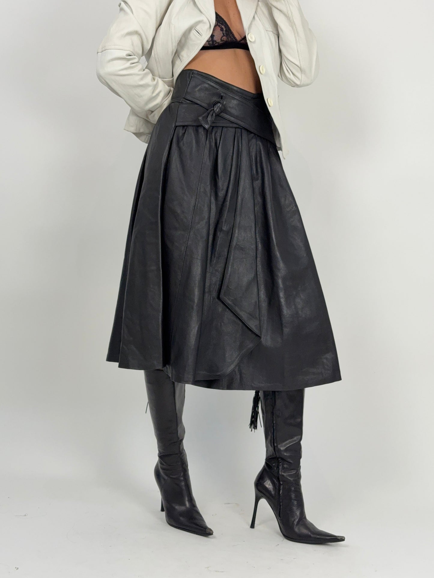 Gonna midi in pelle nera anni ’80