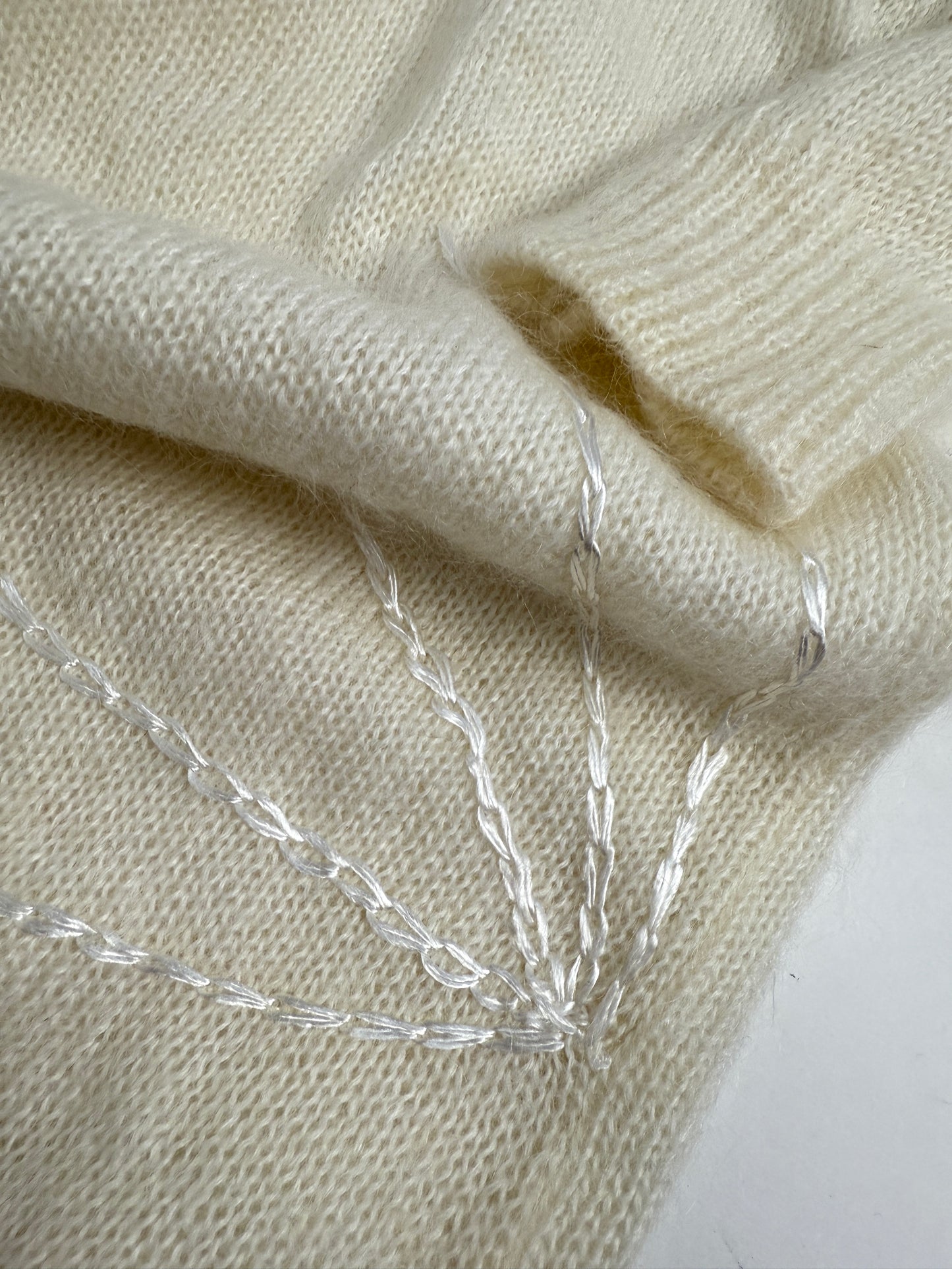 Cardigan con ricami e bottoni gioiello – Anni ’80