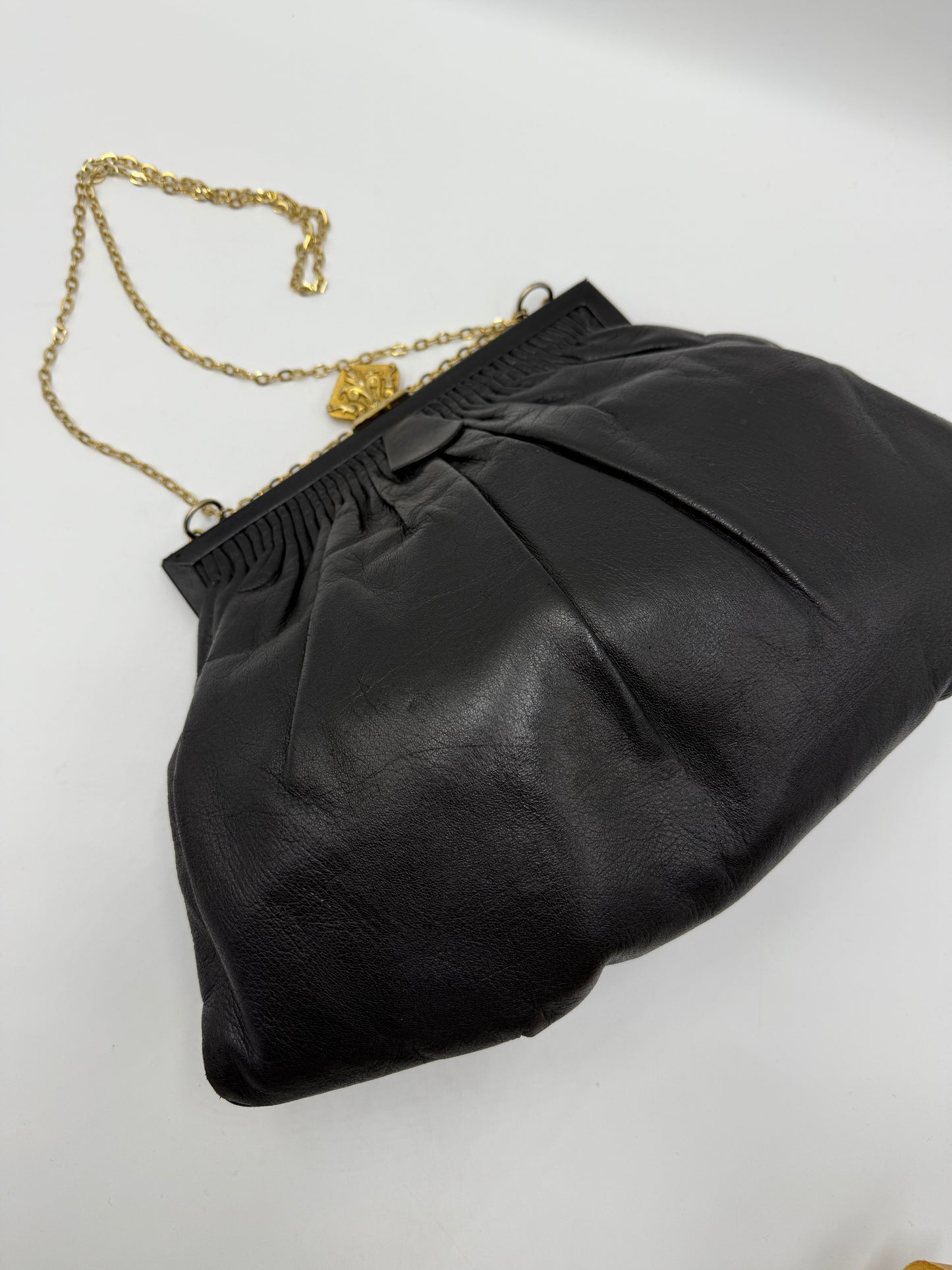 Borsa anni ’70 in pelle con chiusura gioiello