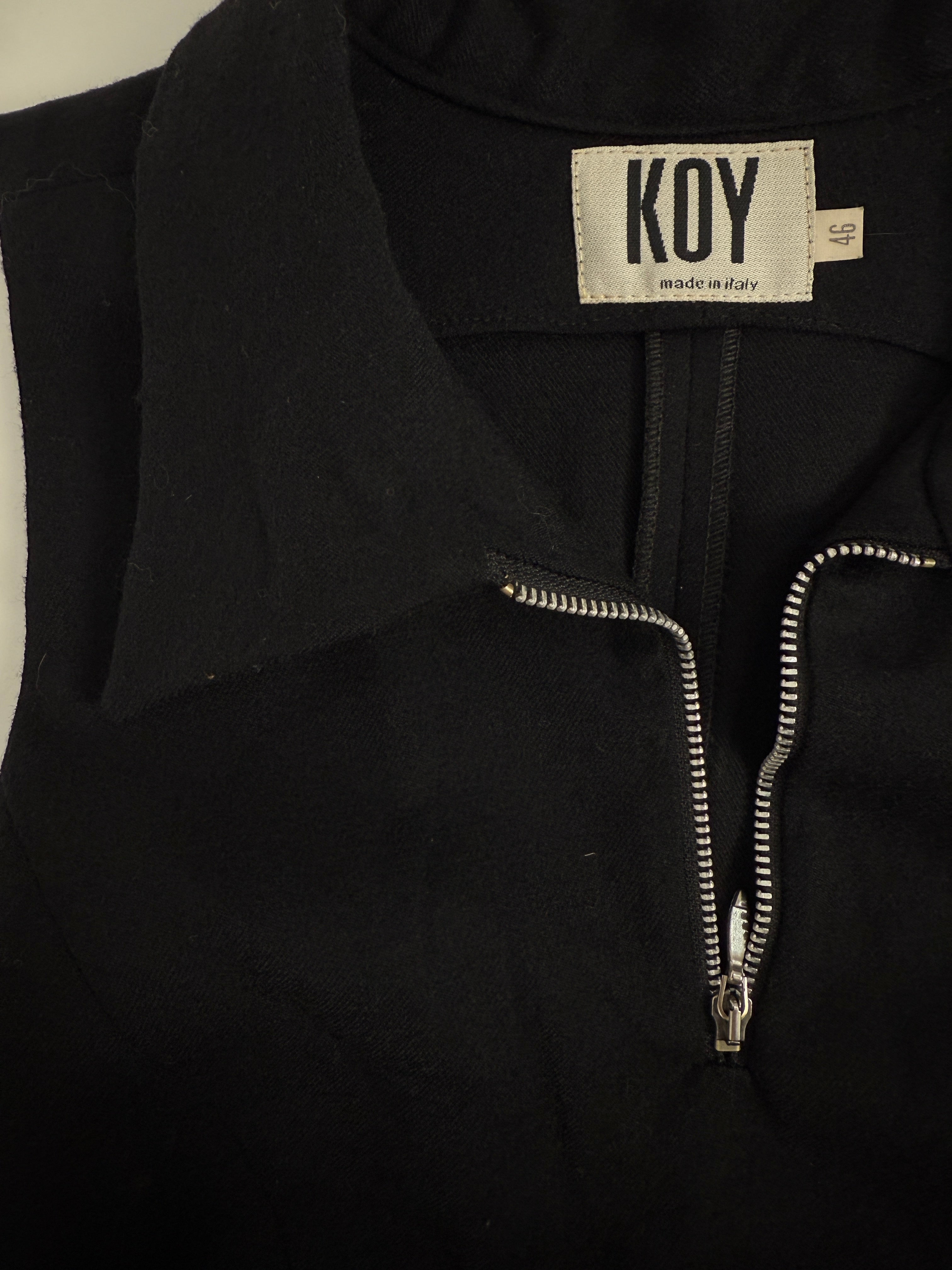 Abito nero smanicato con zip metalliche