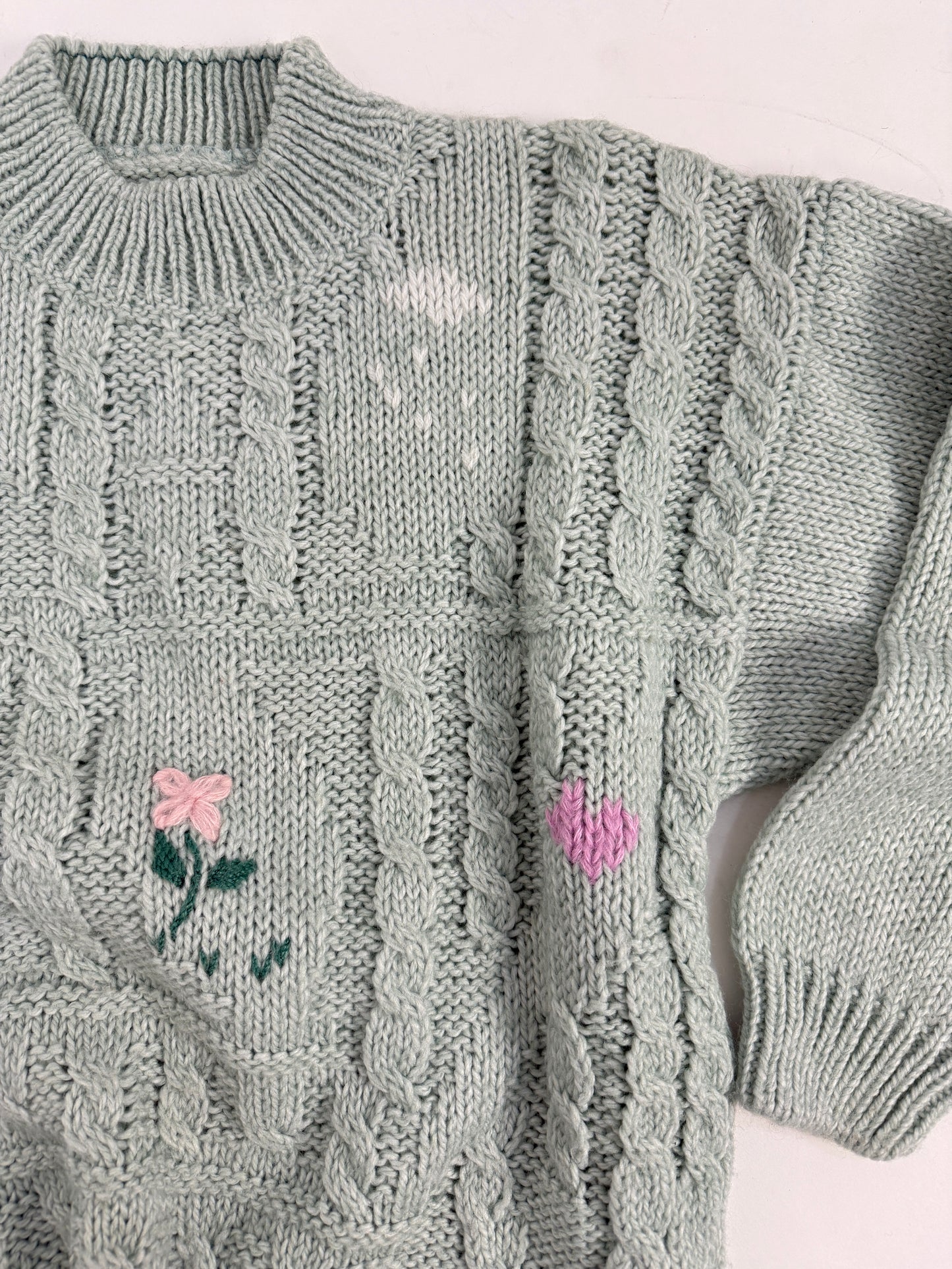 Maglione in lana ricamato a mano