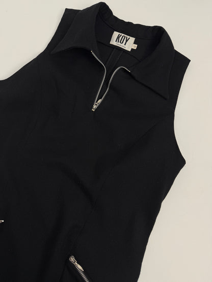 Abito nero smanicato con zip metalliche