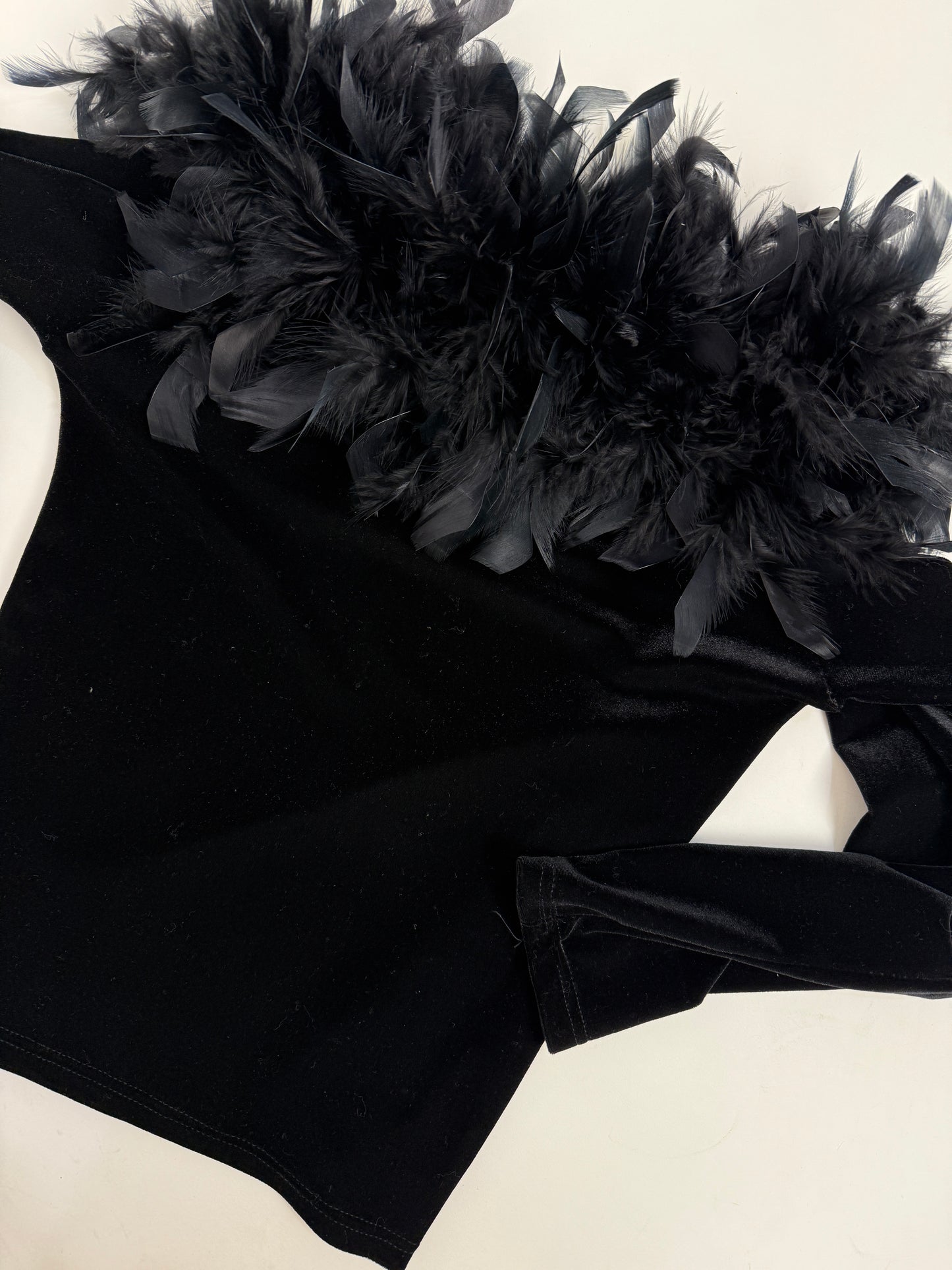 Maglia in velluto con collo in piume anni '70