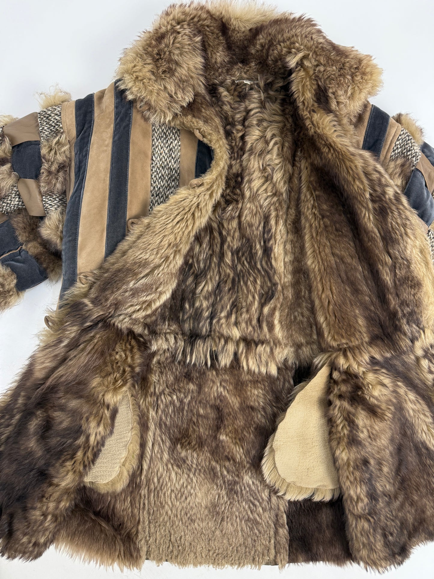 Cappotto anni '70 patchwork in camoscio e pelliccia