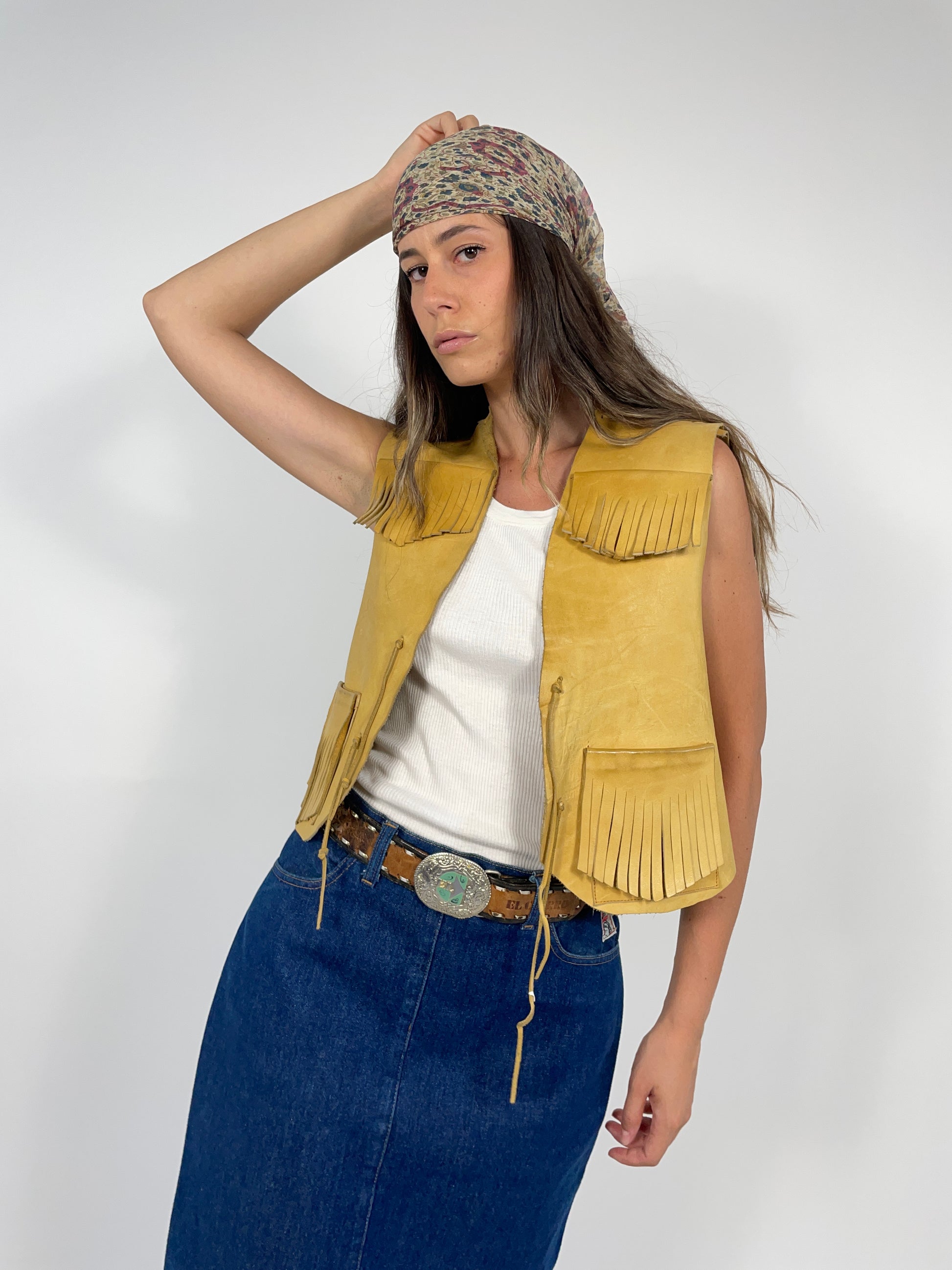 gilet-anni-70-in-vera-pelle-color-cammello-con-frange-stile-western