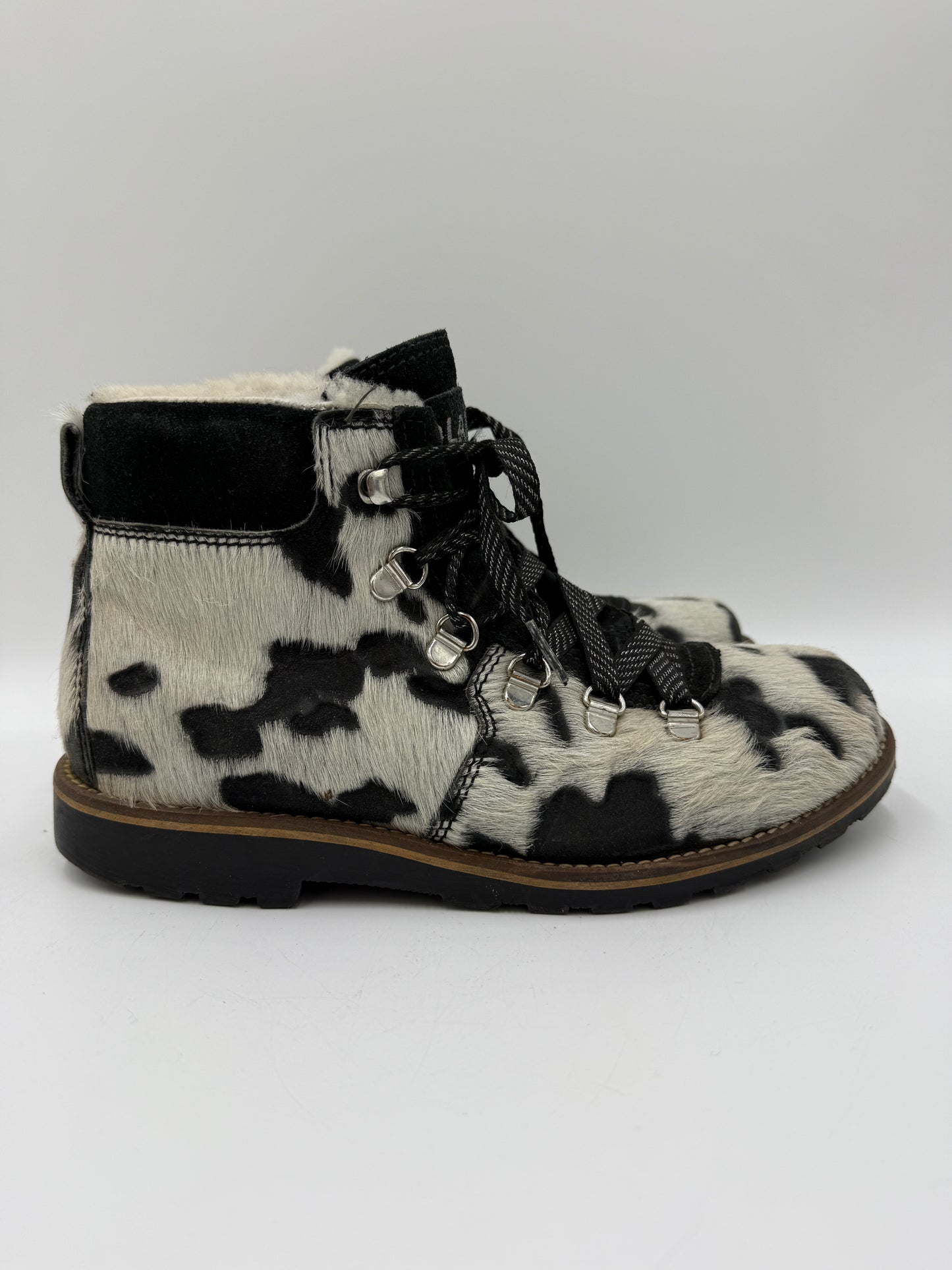 scarponcino-vintage-numero-37-in-cavallino-maculato-bianco-e-nero