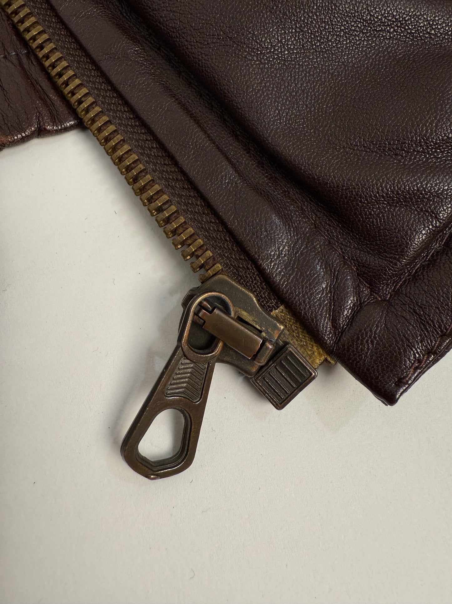 Giubbotto in pelle anni ’80 con collo shearling