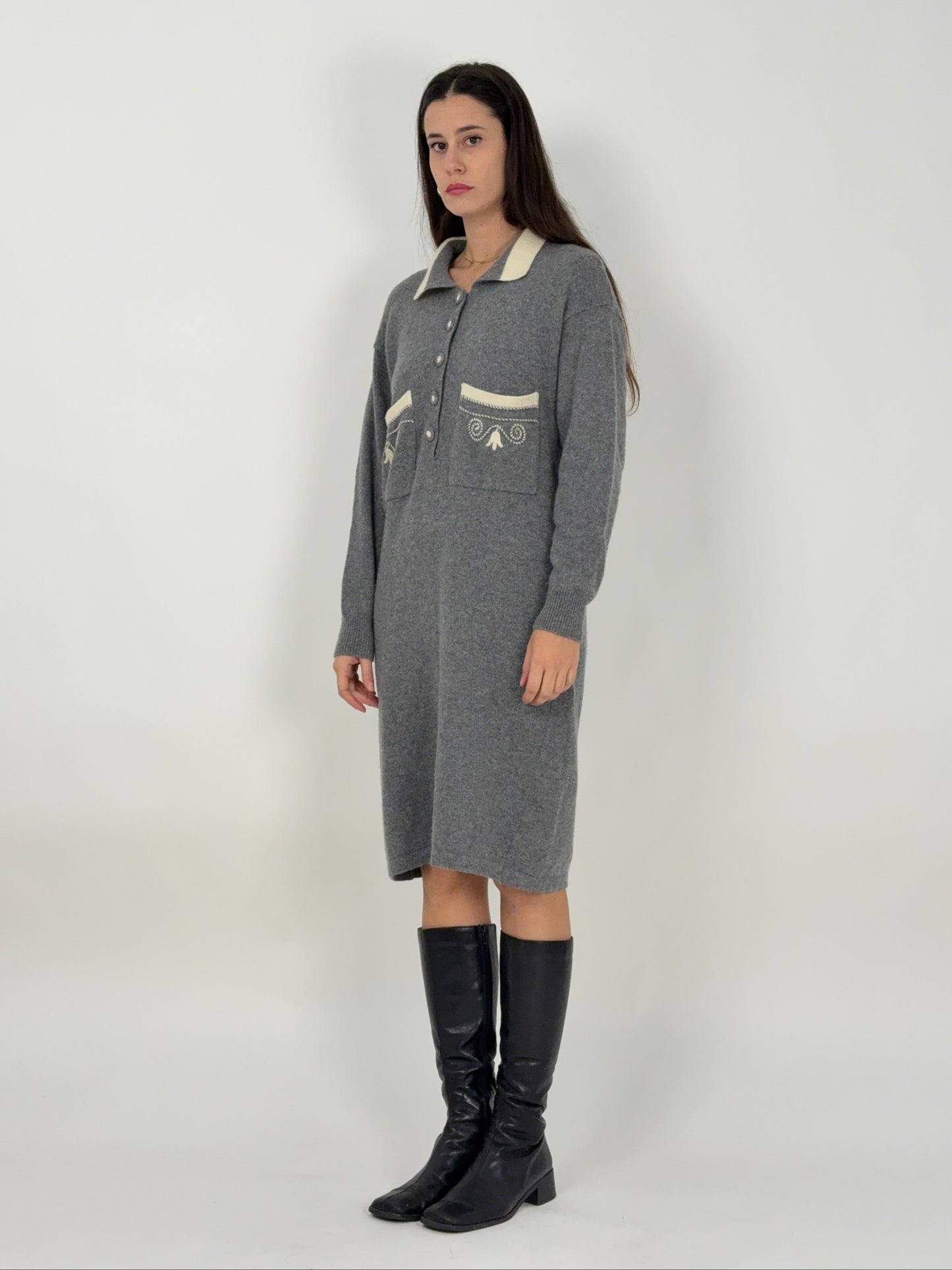 abito-in-maglia-di-lana-midi-vintage-colorae-grigio-colletto-bottoni-e-manica-lunga