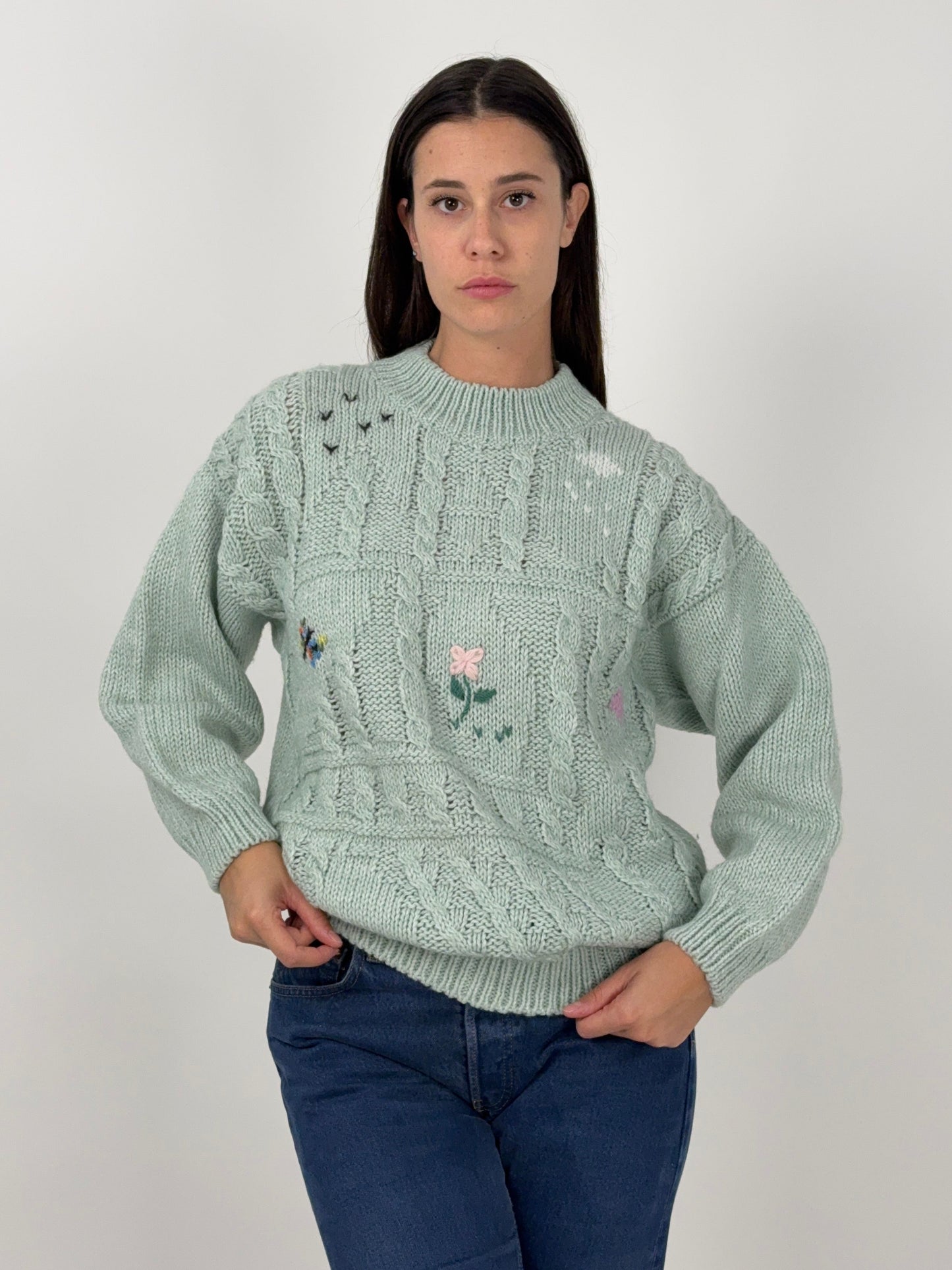 Maglione in lana ricamato a mano