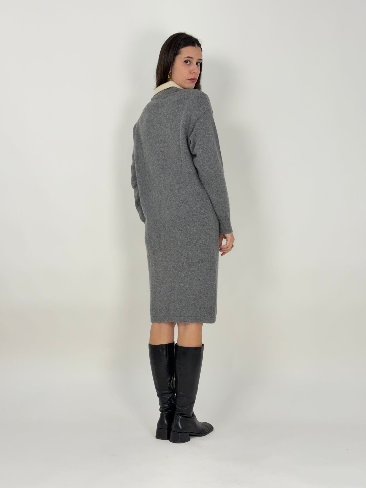 Abito in lana con ricami