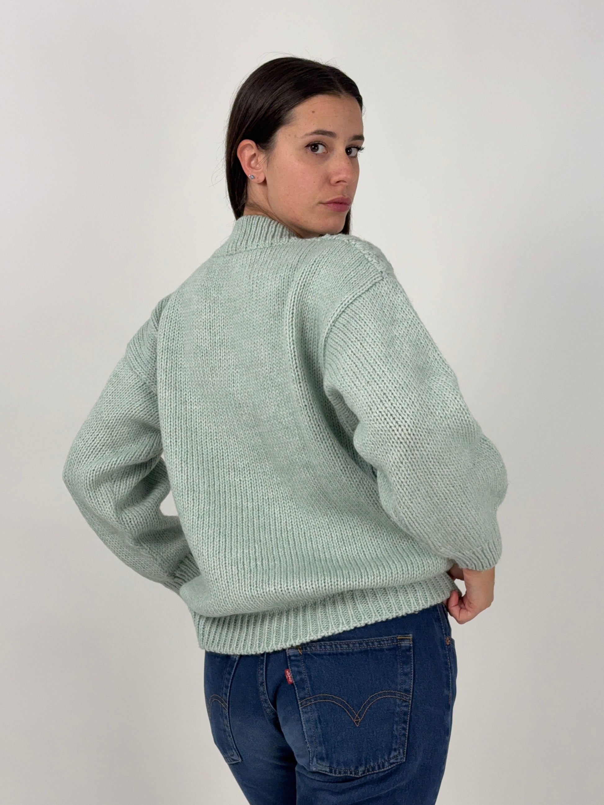 maglione-ricamato-a-mano-colore-celeste-vintage-da-donna