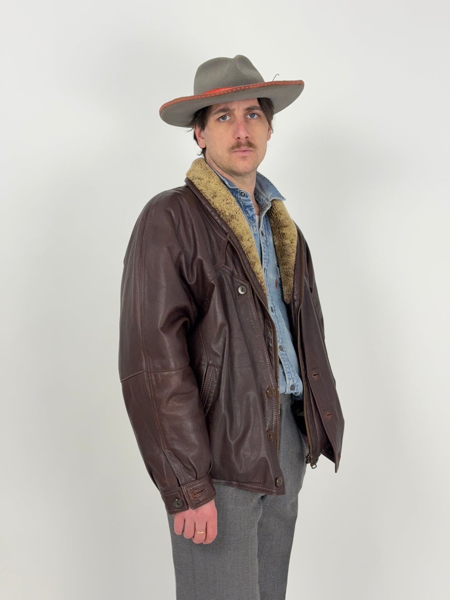 Giubbotto in pelle anni ’80 con collo shearling