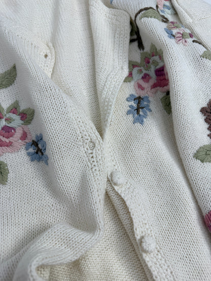 Cardigan con ricami floreali