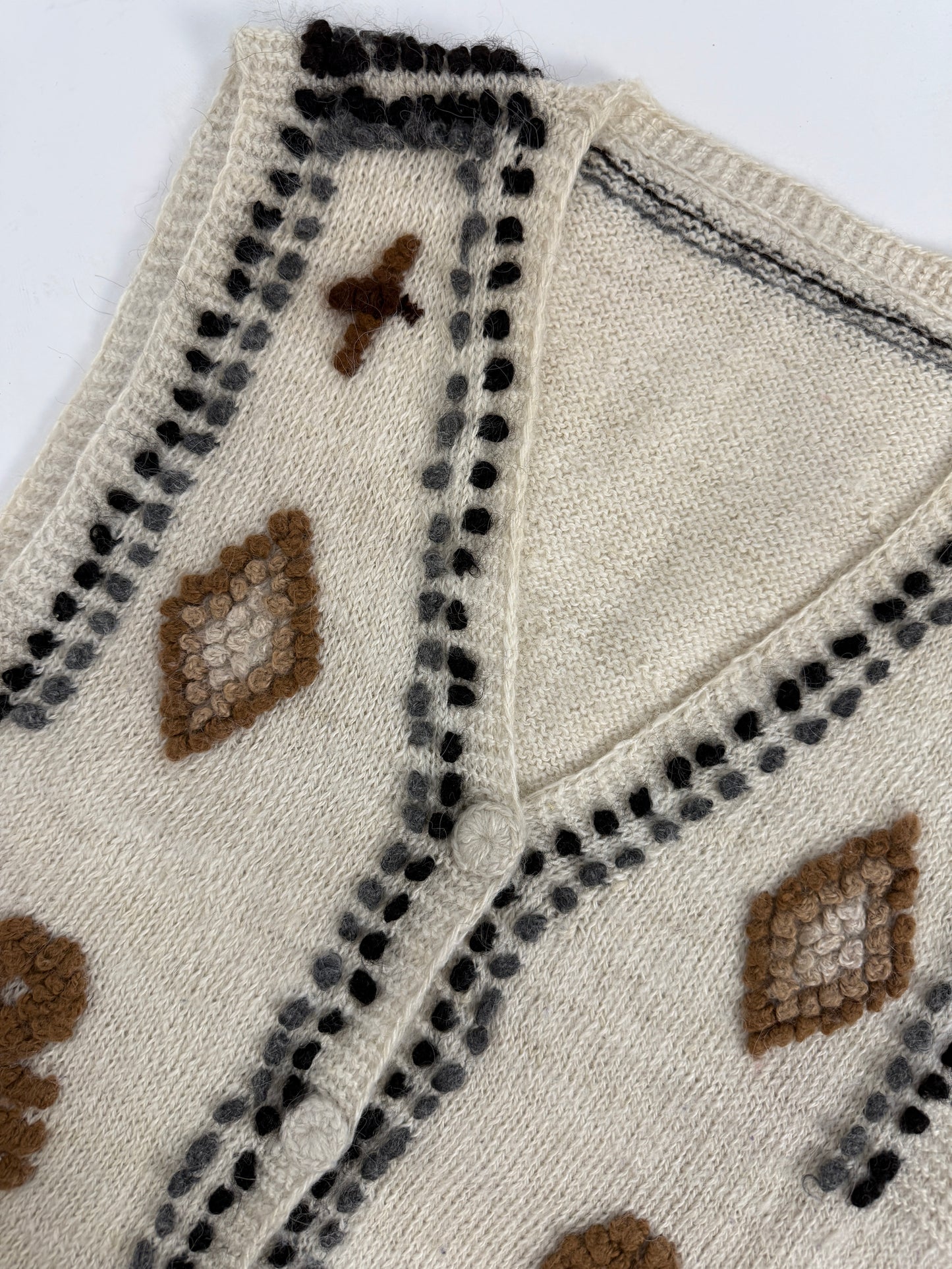 Gilet handmade con ricami in morbida lana