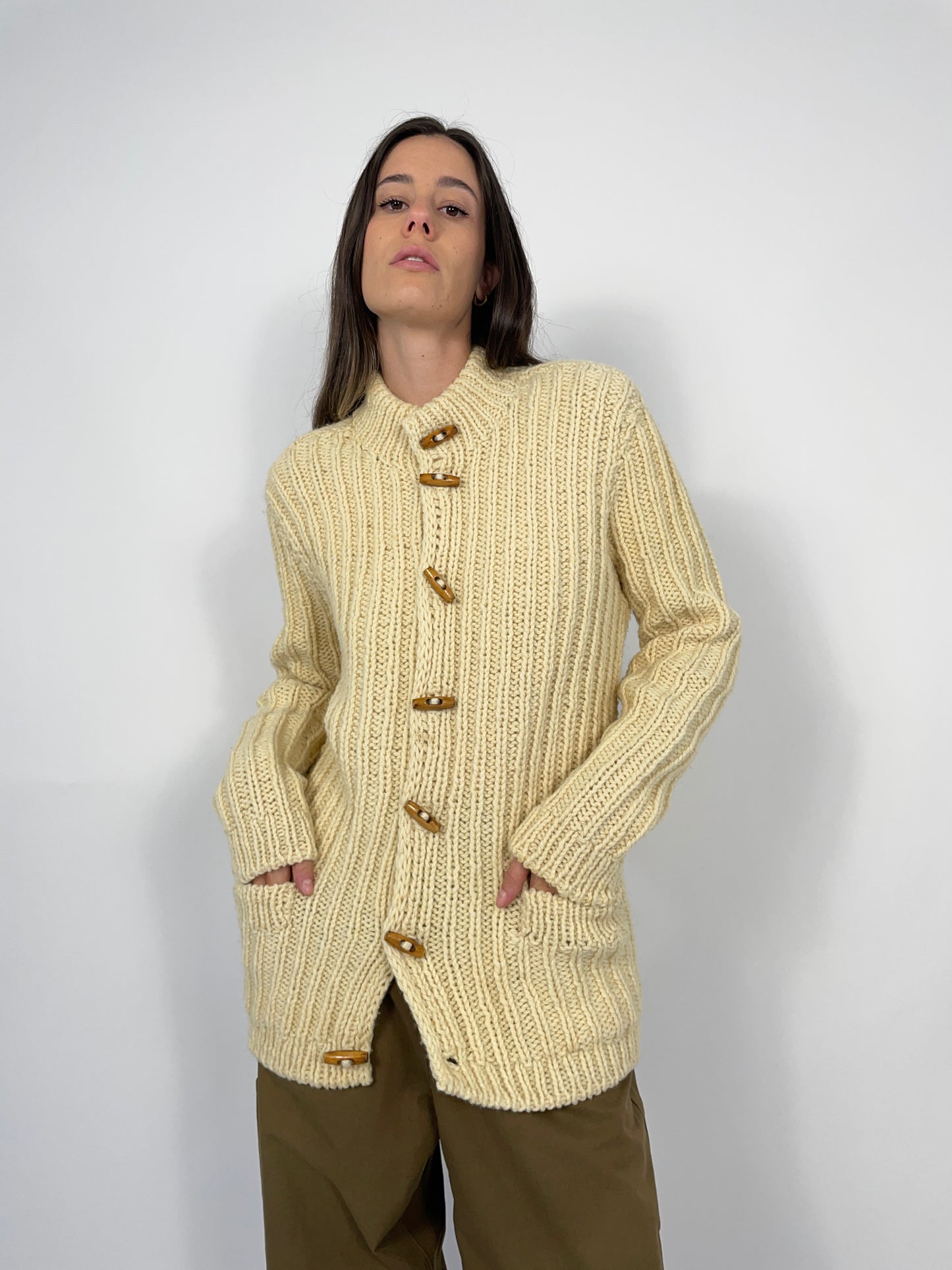 cardigan-vintage-in-lana-con-alamari-color-crema-da-donna