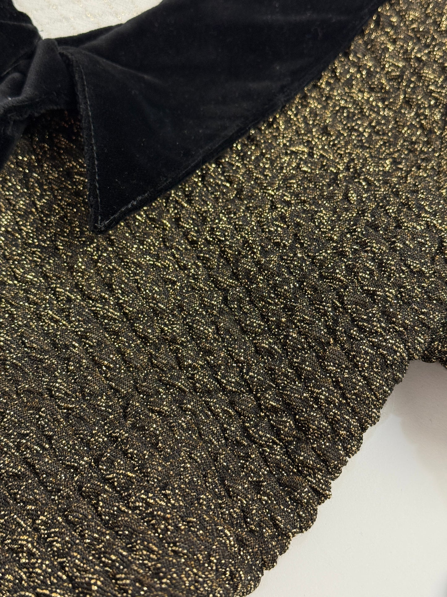 Abito anni ’90 lurex dorato con colletto in velluto