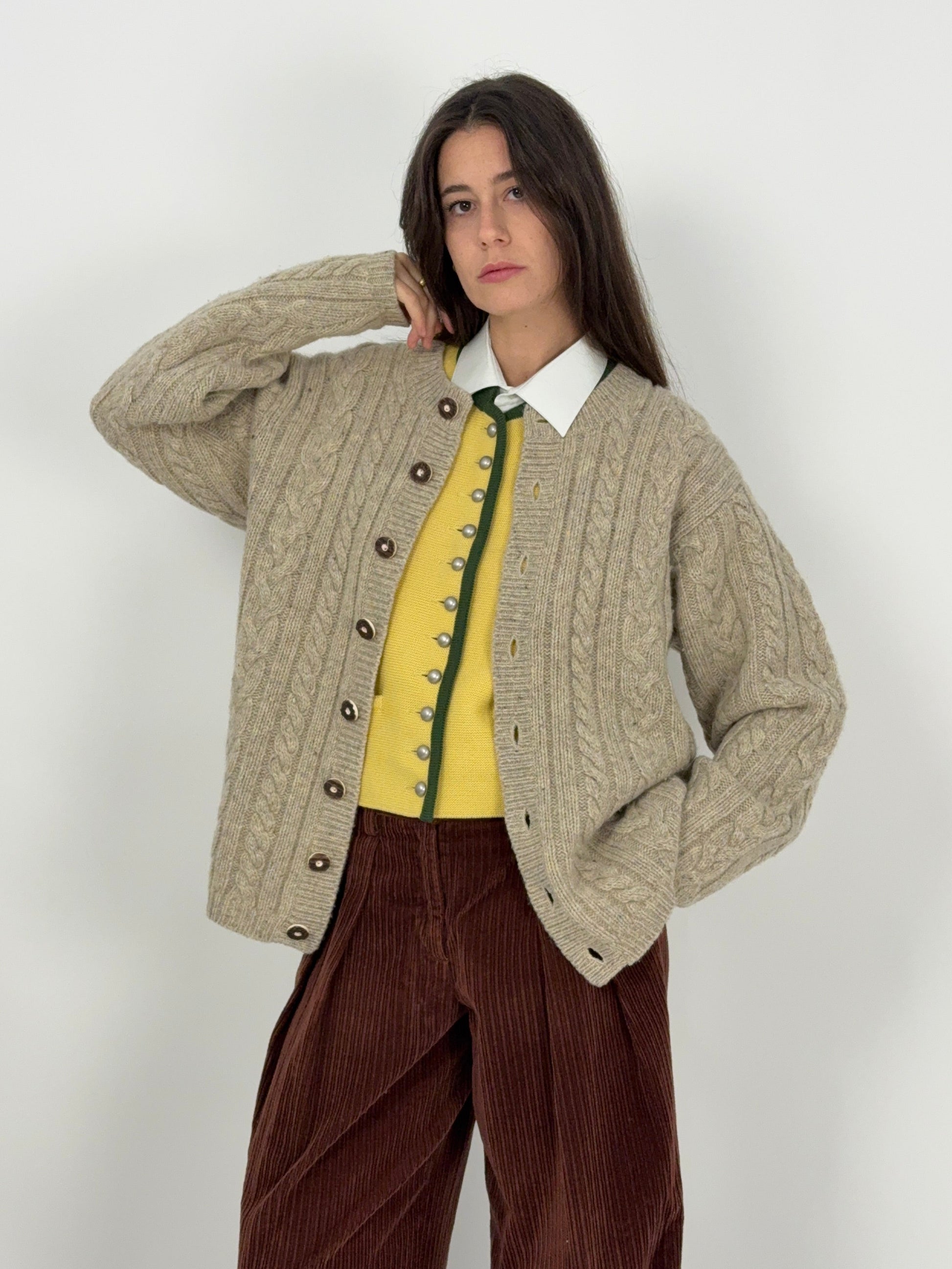 cardigan-austriaco-in-lana-a-trecce-beige