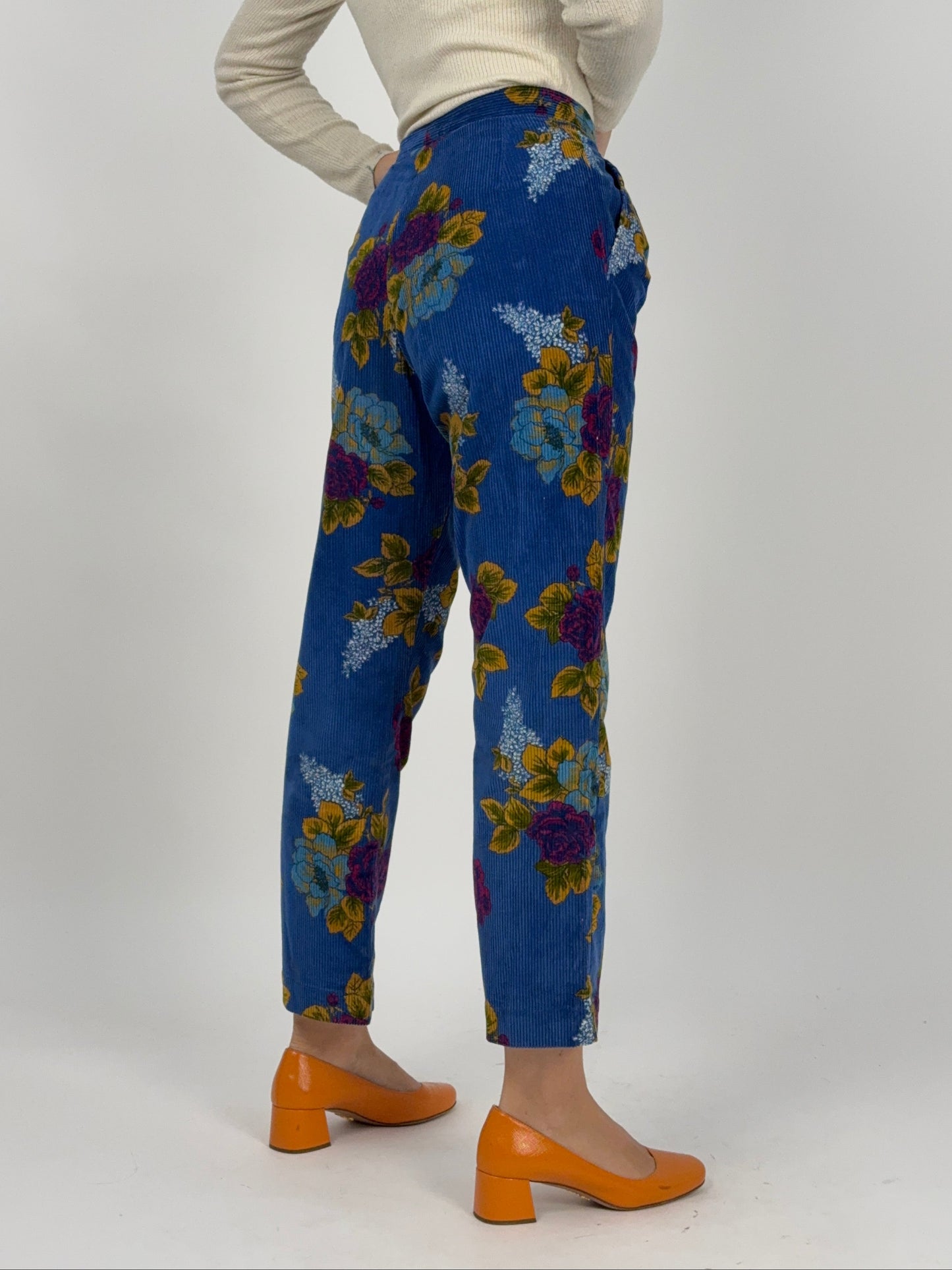 Pantaloni in velluto a coste con stampa floreale