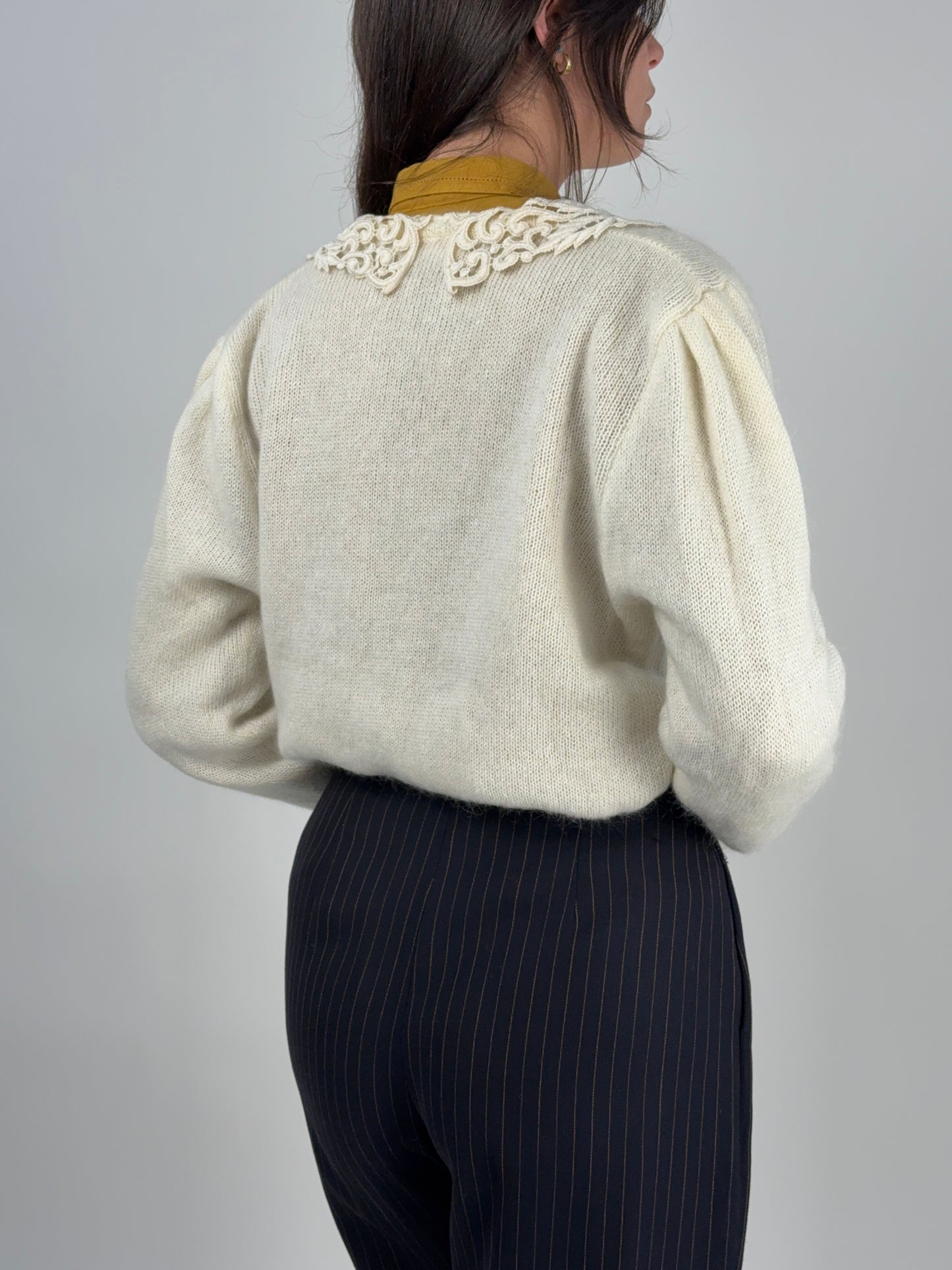 Cardigan con ricami e bottoni gioiello – Anni ’80