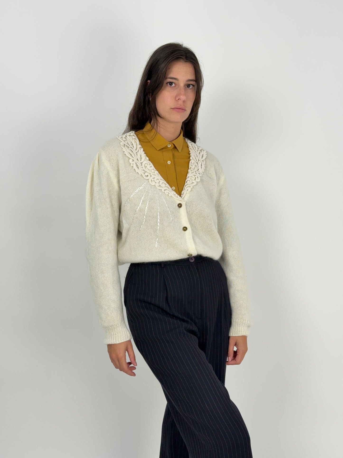 Cardigan con ricami e bottoni gioiello – Anni ’80