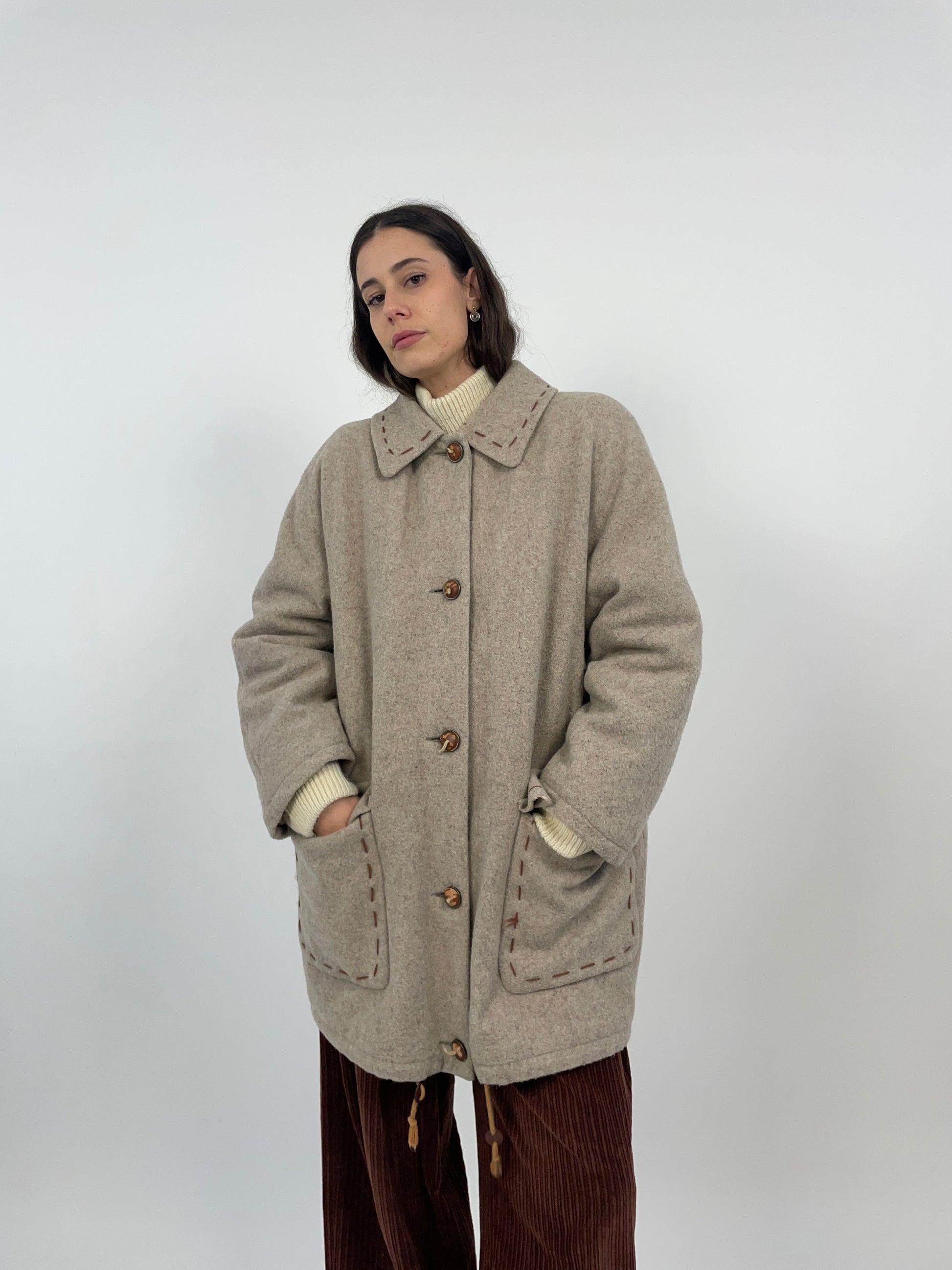 cappotto-vintage-in-lana-da-donna-colore-beige