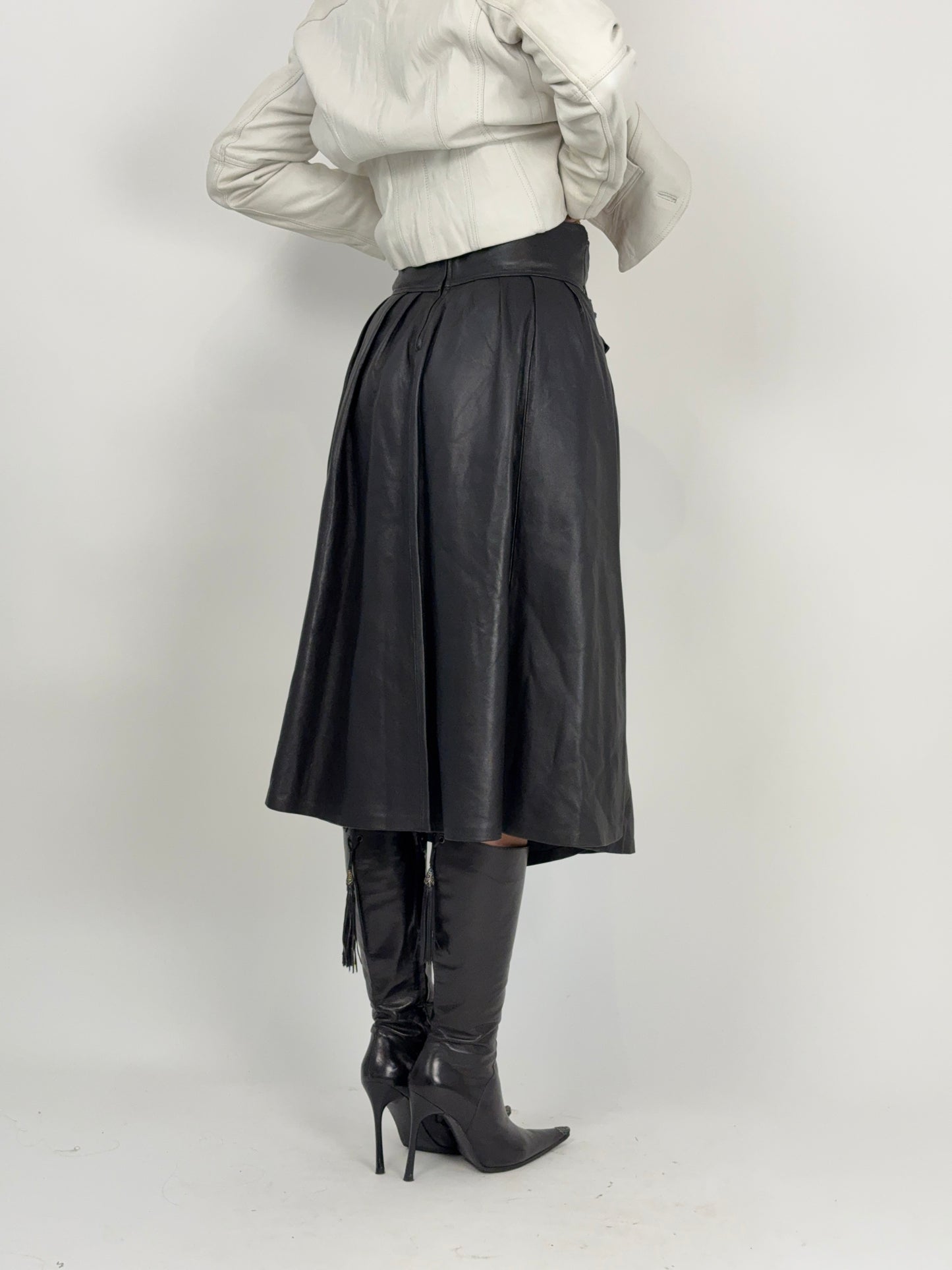 Gonna midi in pelle nera anni ’80