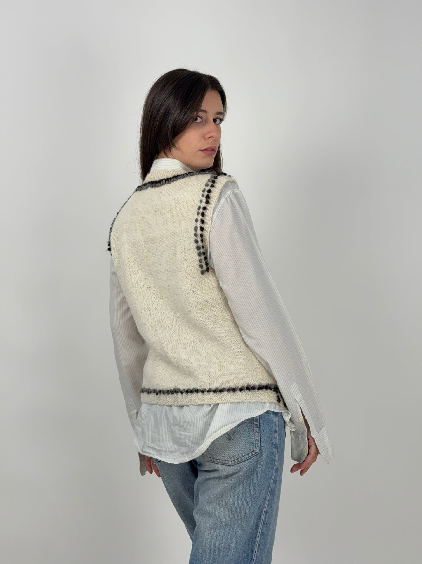 Gilet handmade con ricami in morbida lana