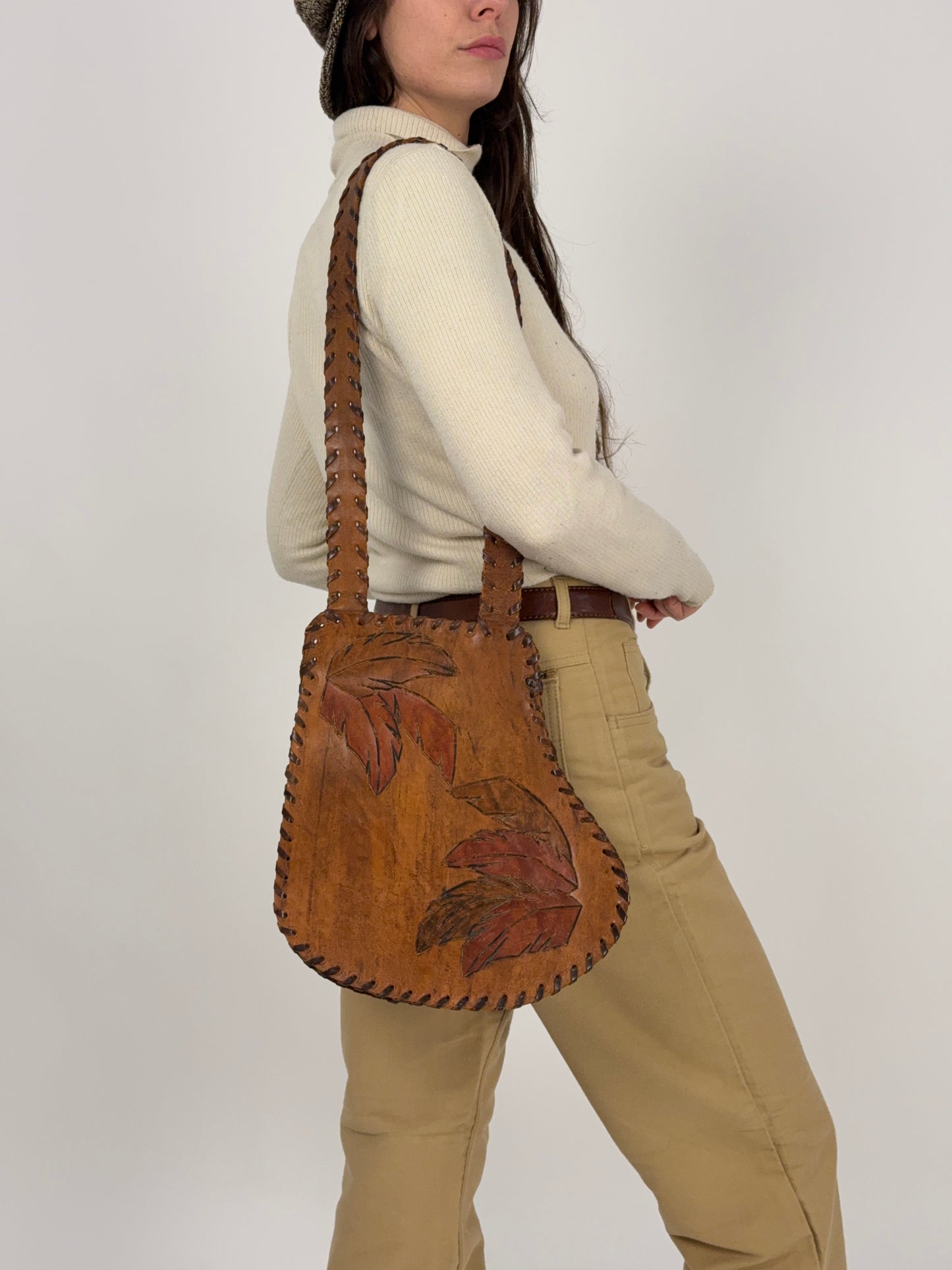 borsa-in-cuoio-anni-70-lavorazione-artigiana