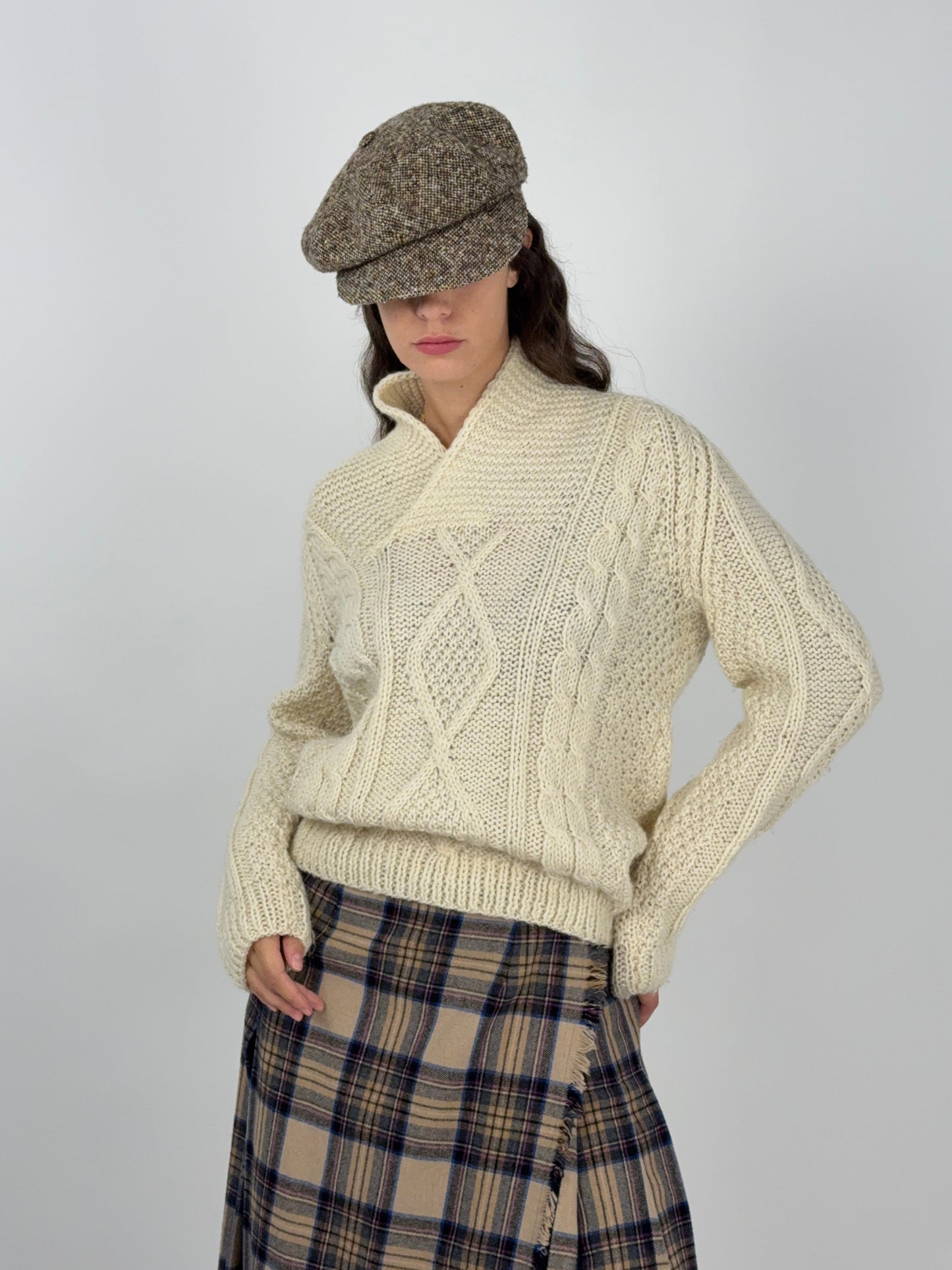 maglione-in-lana-a-trecce-fatto-a-mano