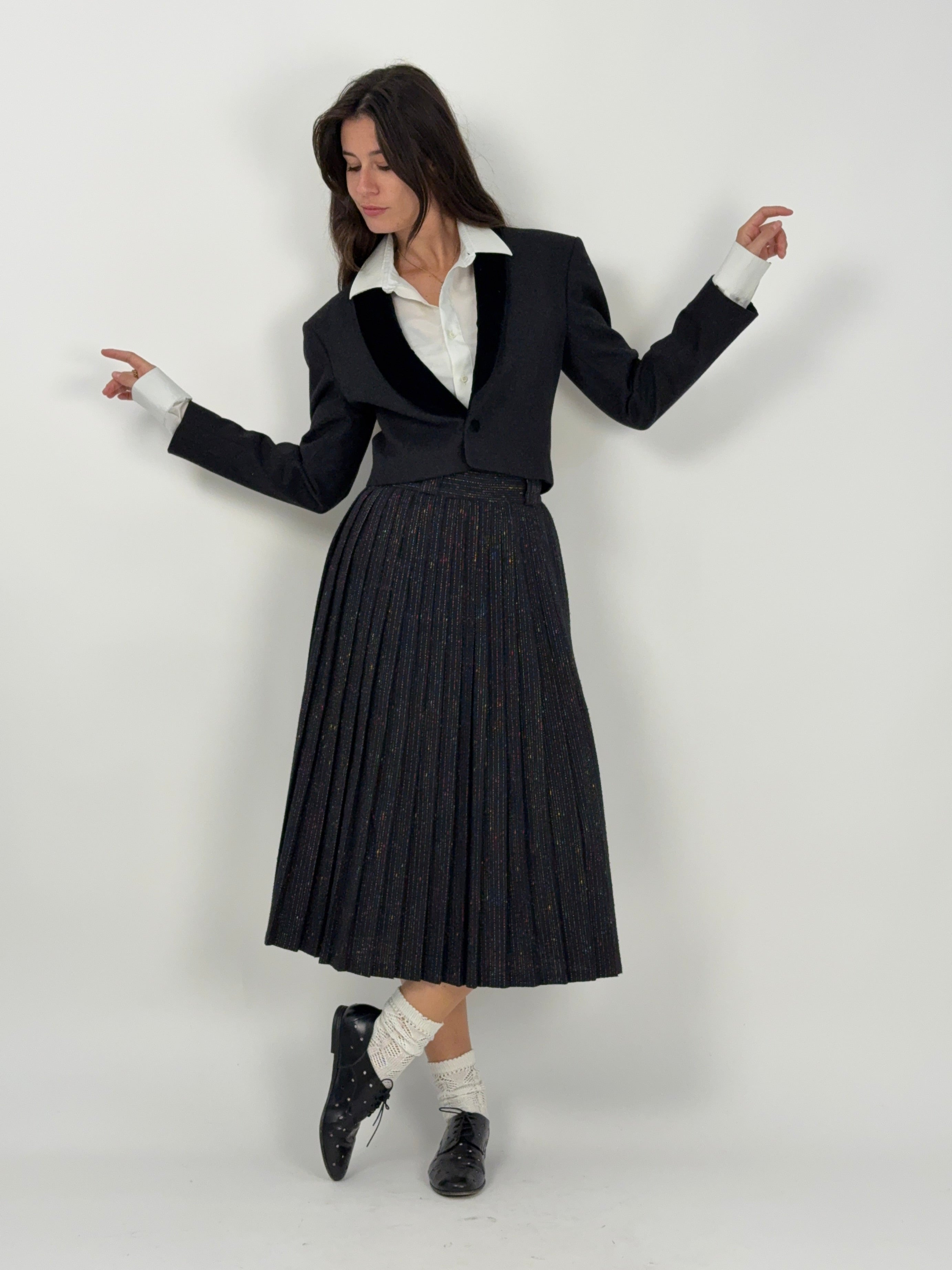 gonna-vintage-a-pieghe-fatta-a-mani-in-lana-nera